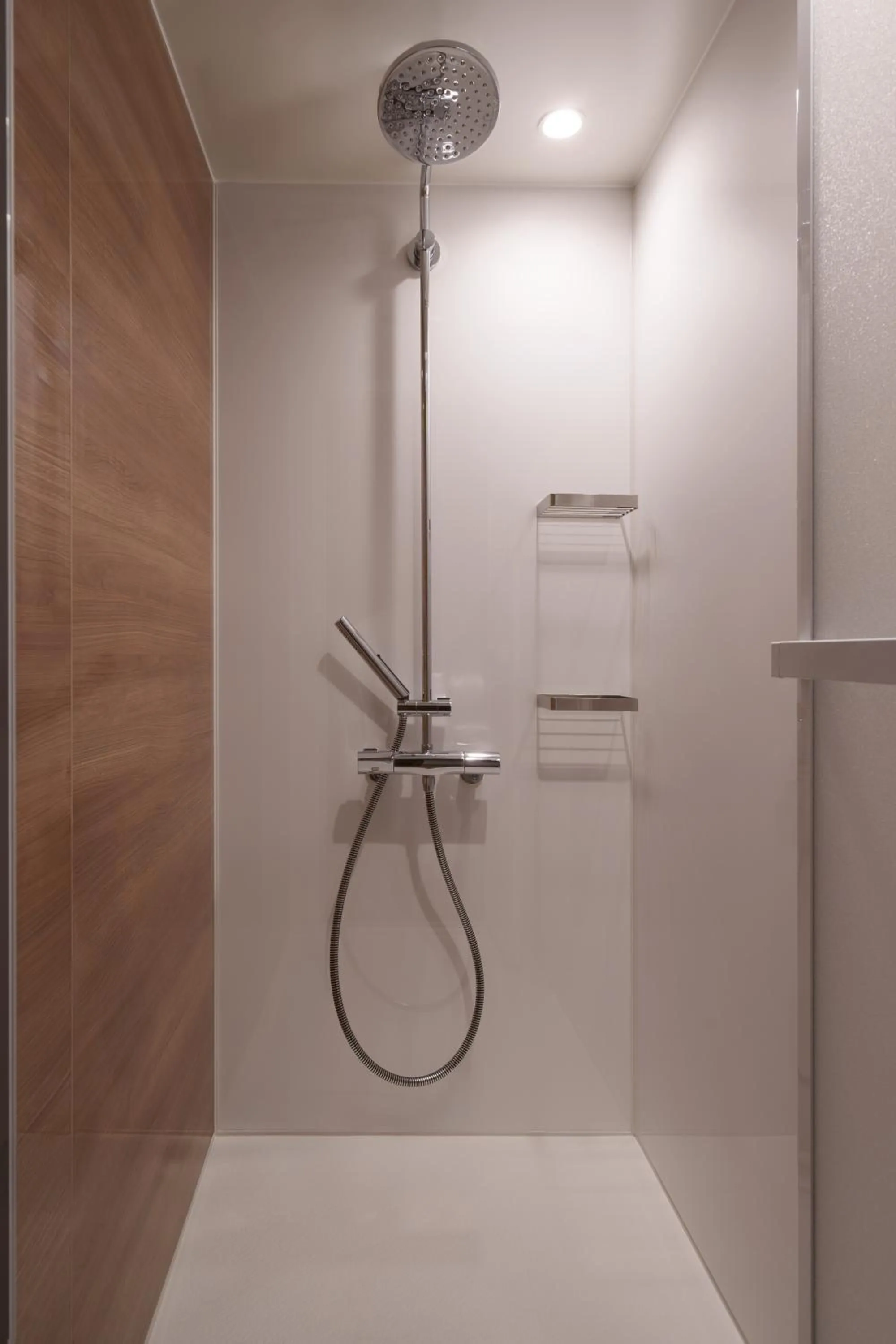 Shower in the b osaka-shinsekai