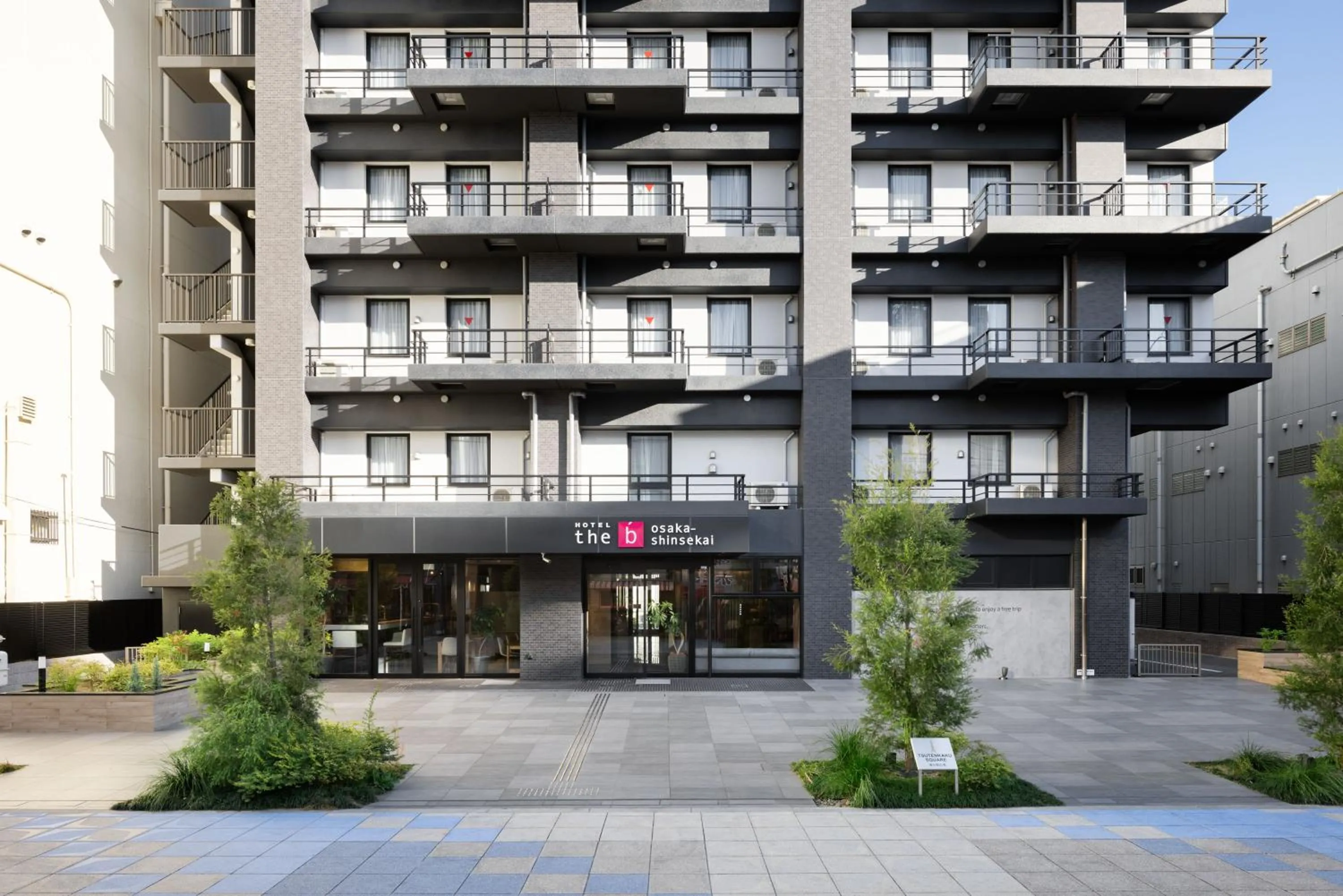 Facade/entrance in the b osaka-shinsekai