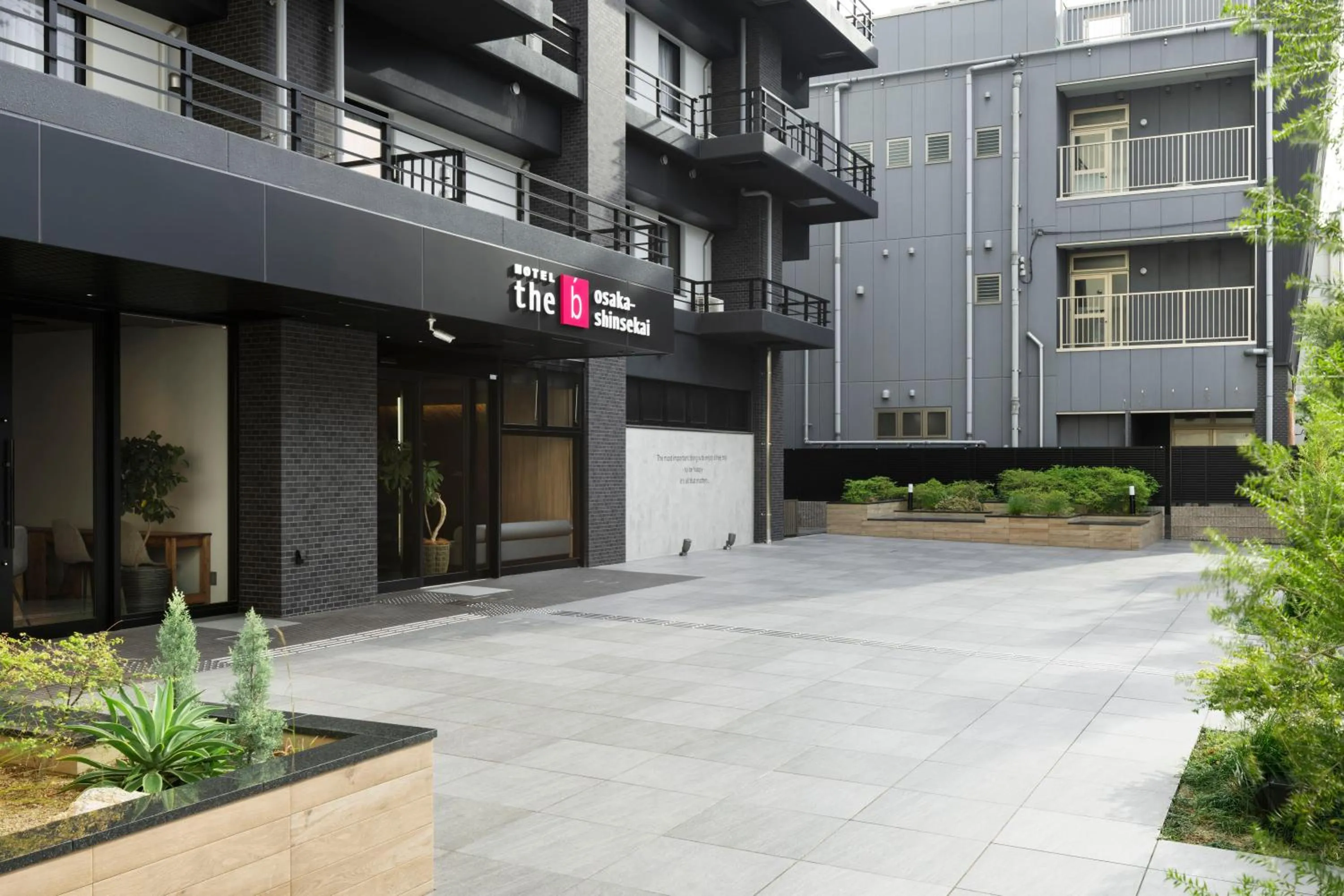 Property building in the b osaka-shinsekai