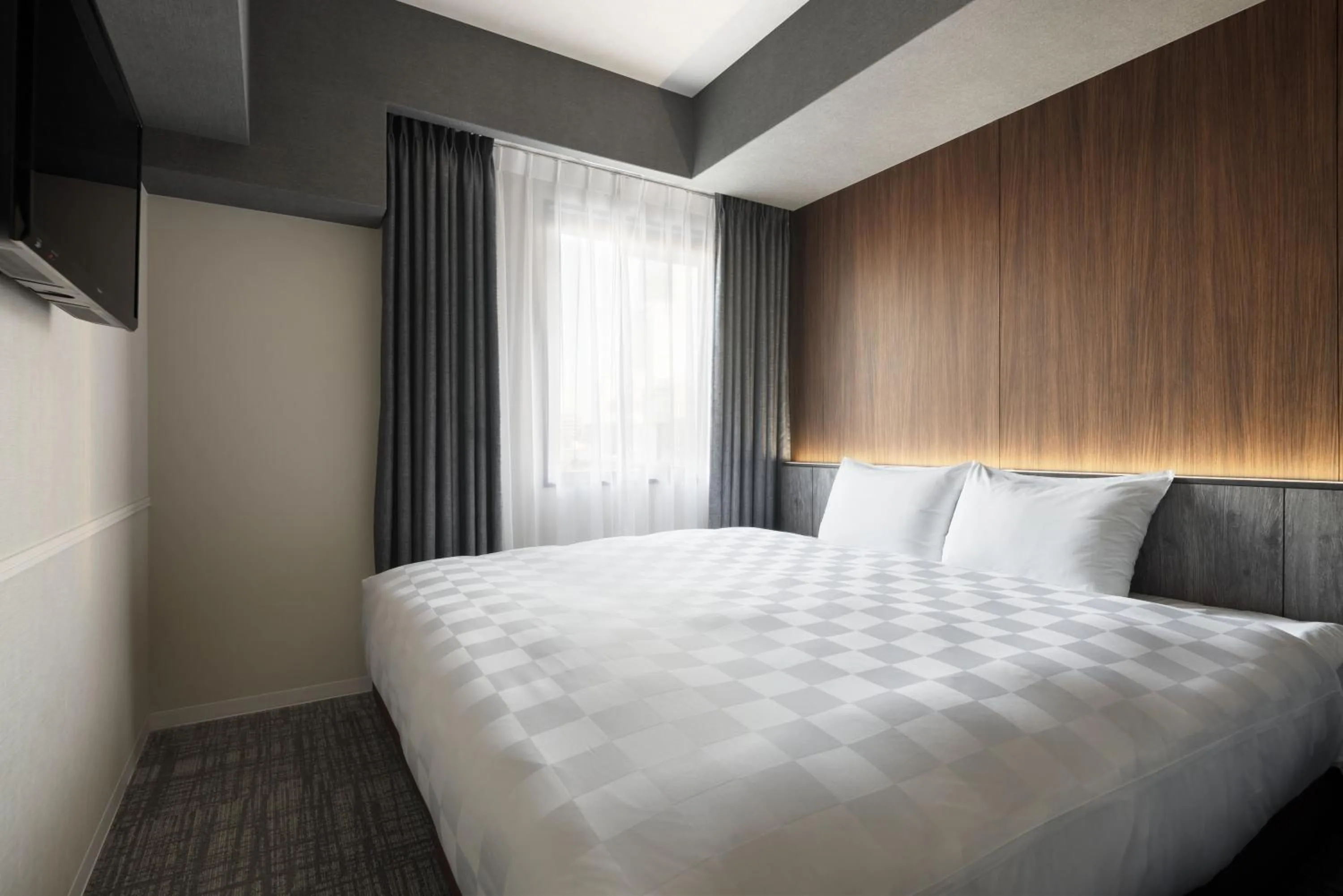 Photo of the whole room, Bed in the b osaka-shinsekai