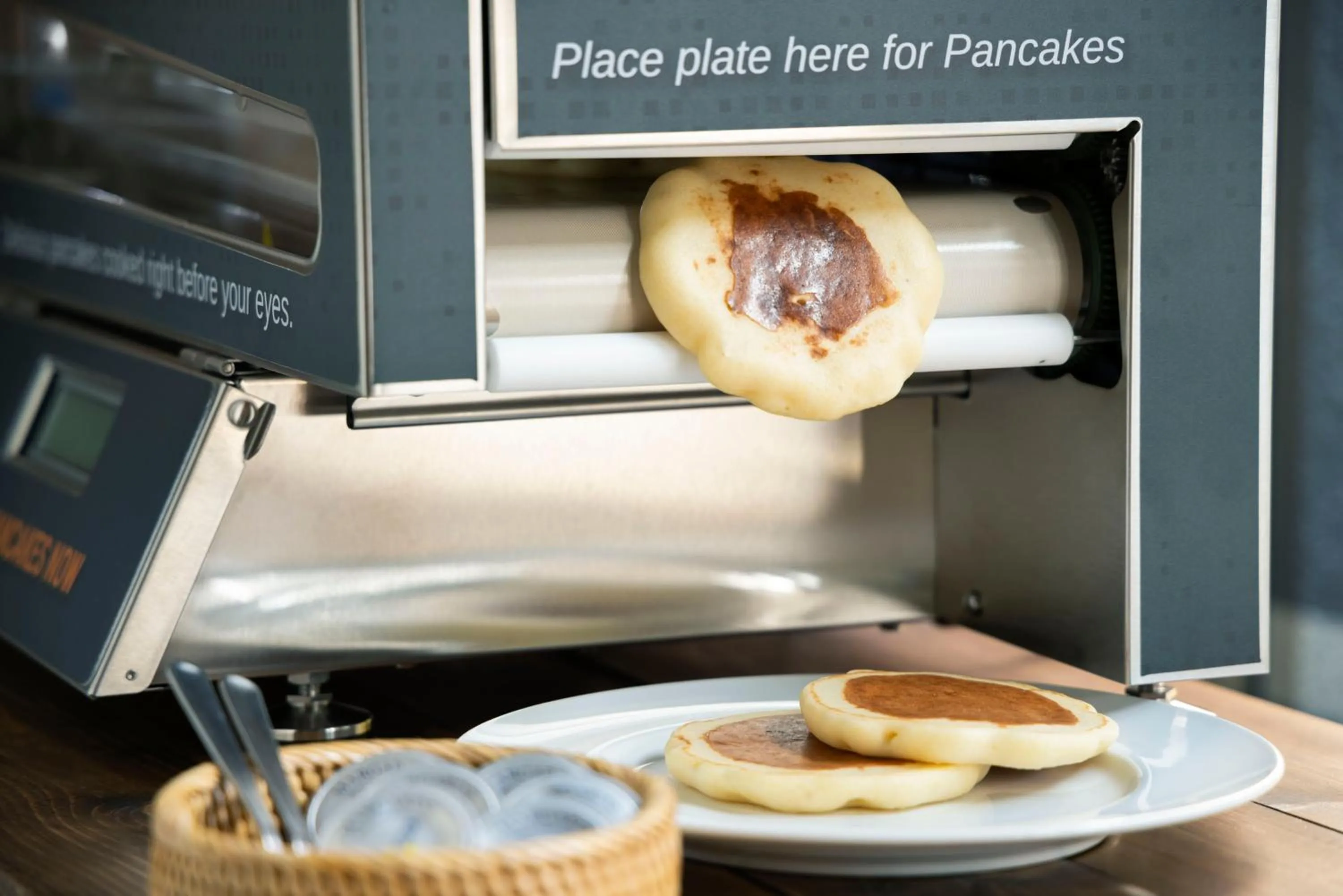 Area and facilities in the b osaka-shinsekai