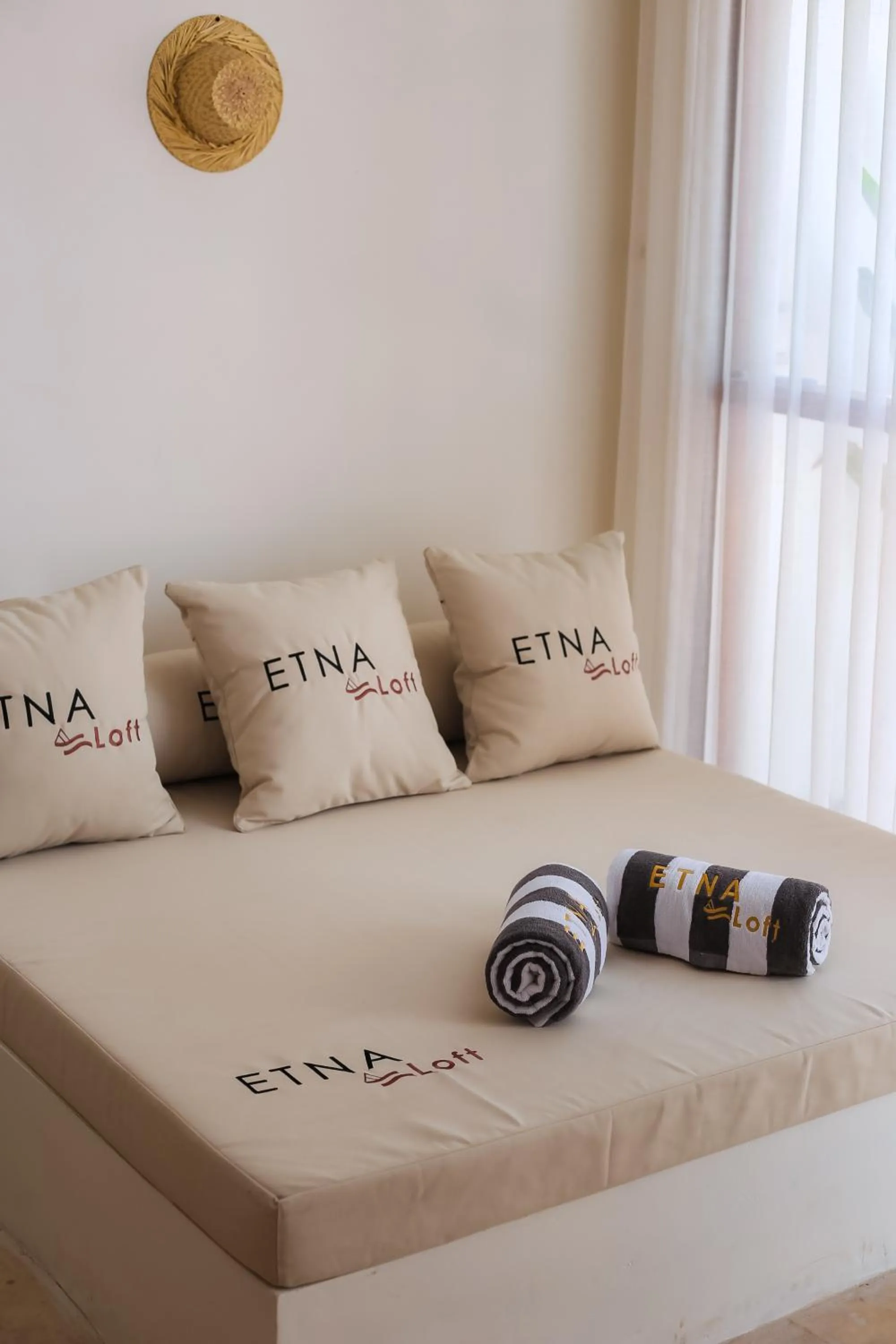 Seating area, Bed in Casa Kapuas