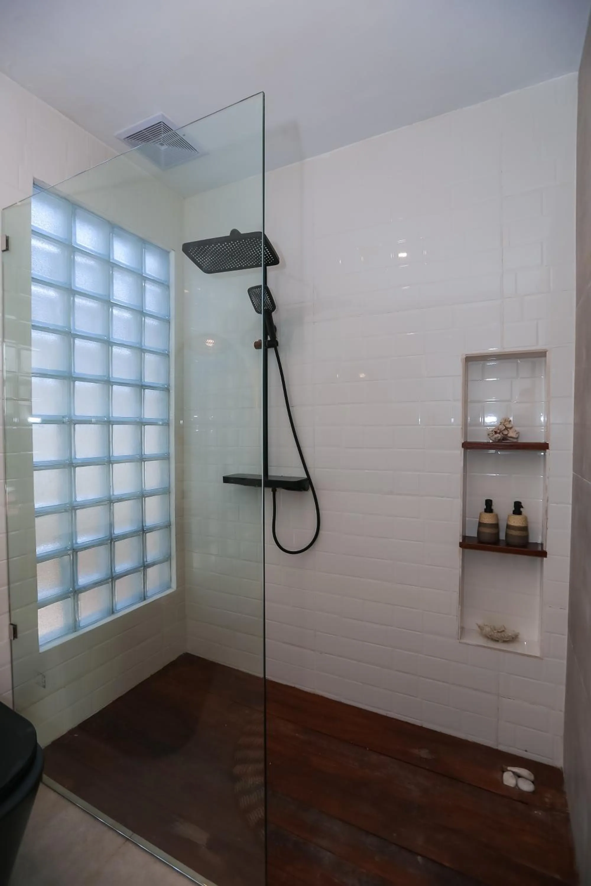 Shower in Casa Kapuas