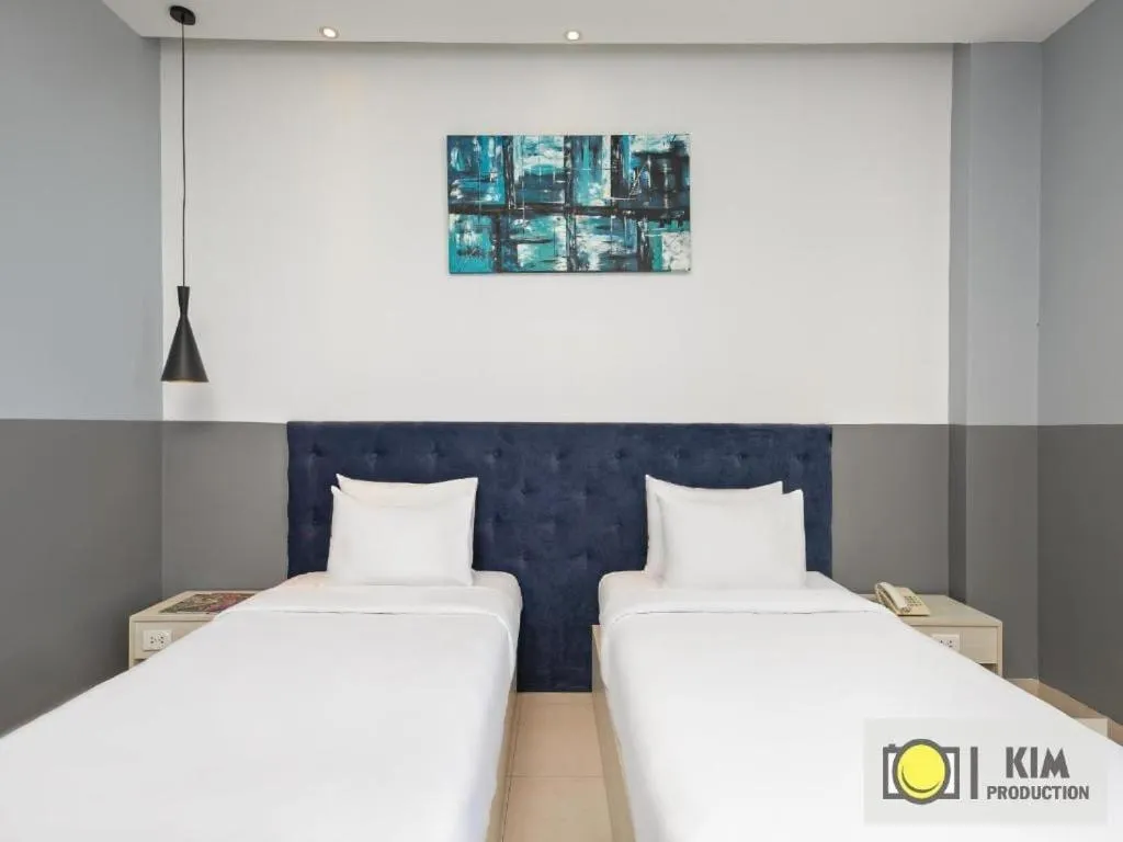 Bedroom, Bed in Capital O 1200 Salem Riverside Hotel