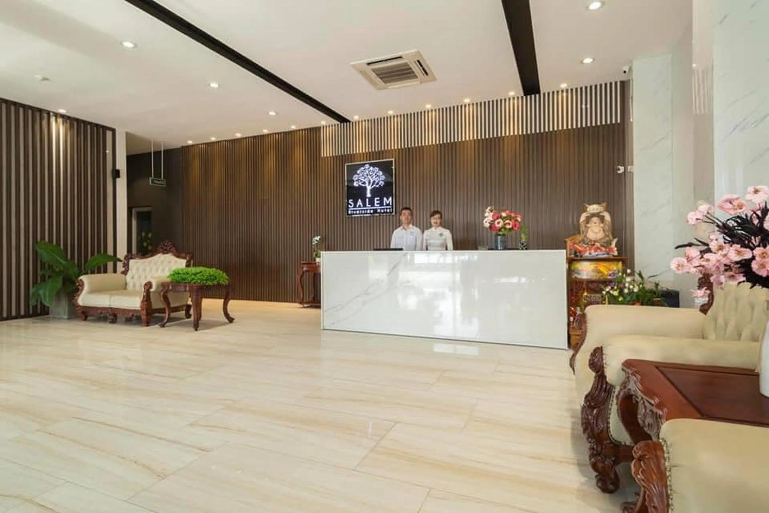 Lobby or reception in Capital O 1200 Salem Riverside Hotel