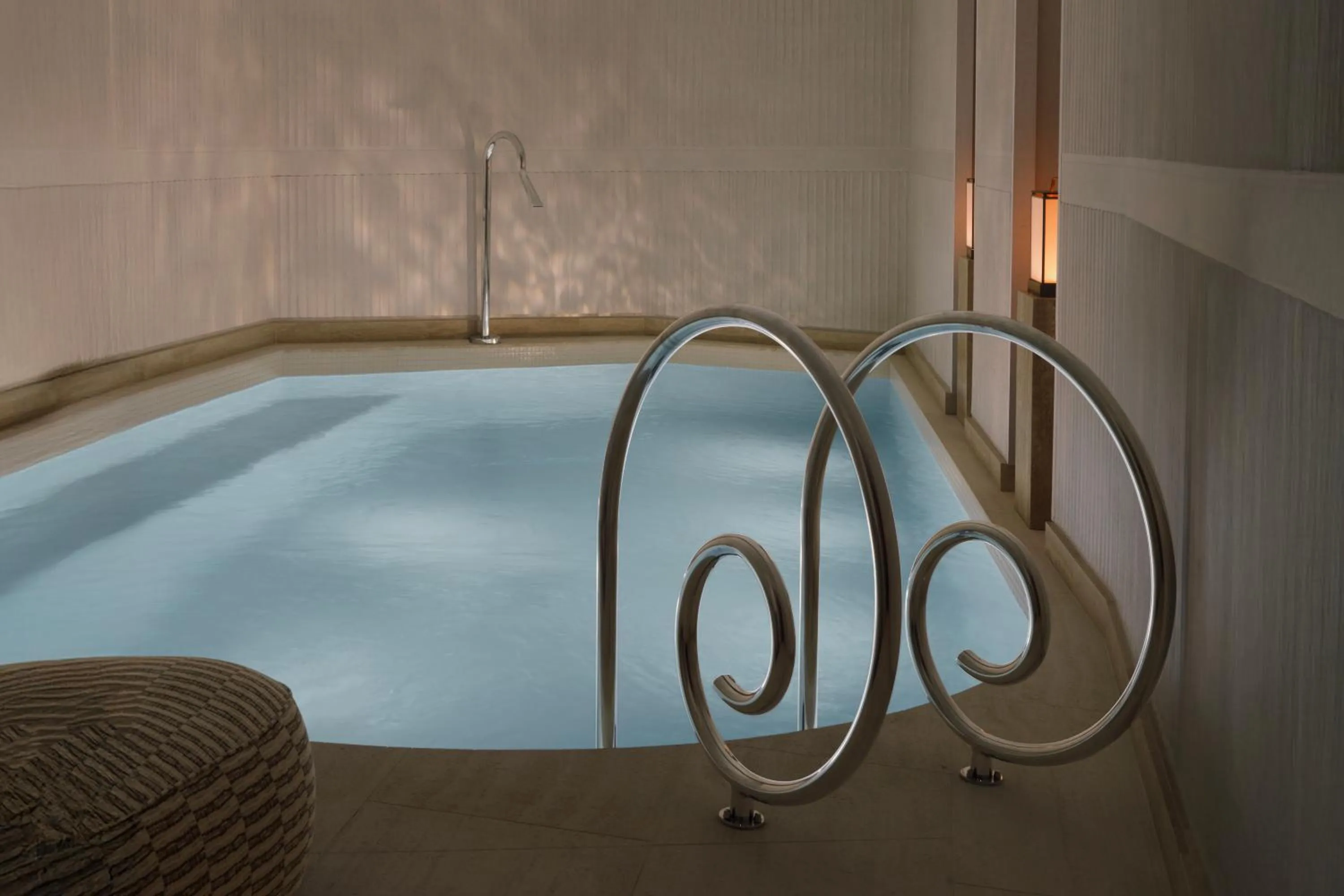 Swimming pool in Hotel Hana