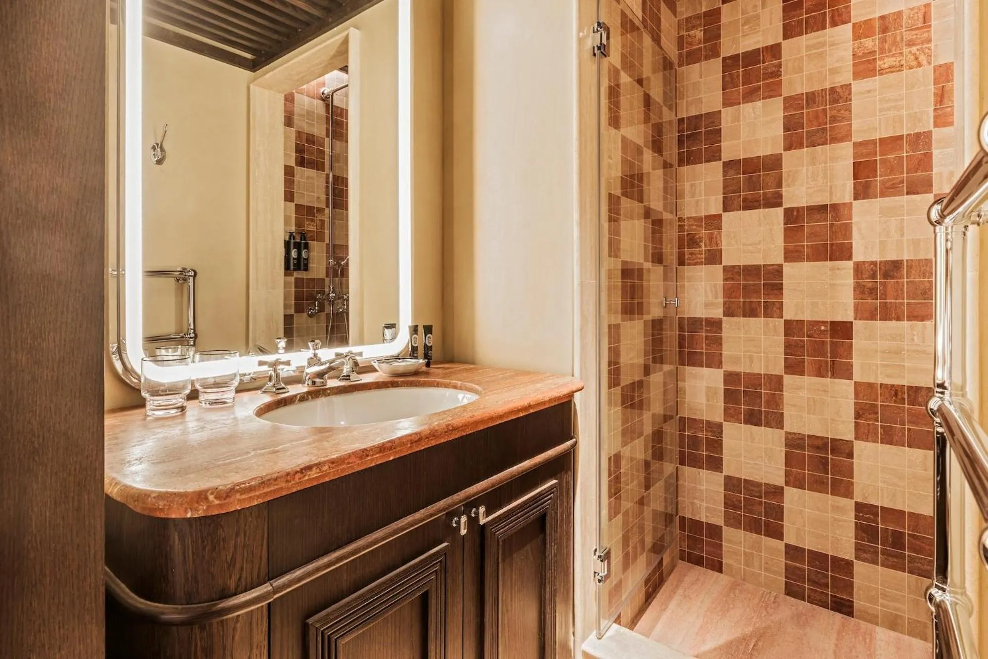 Shower in Hotel Hana