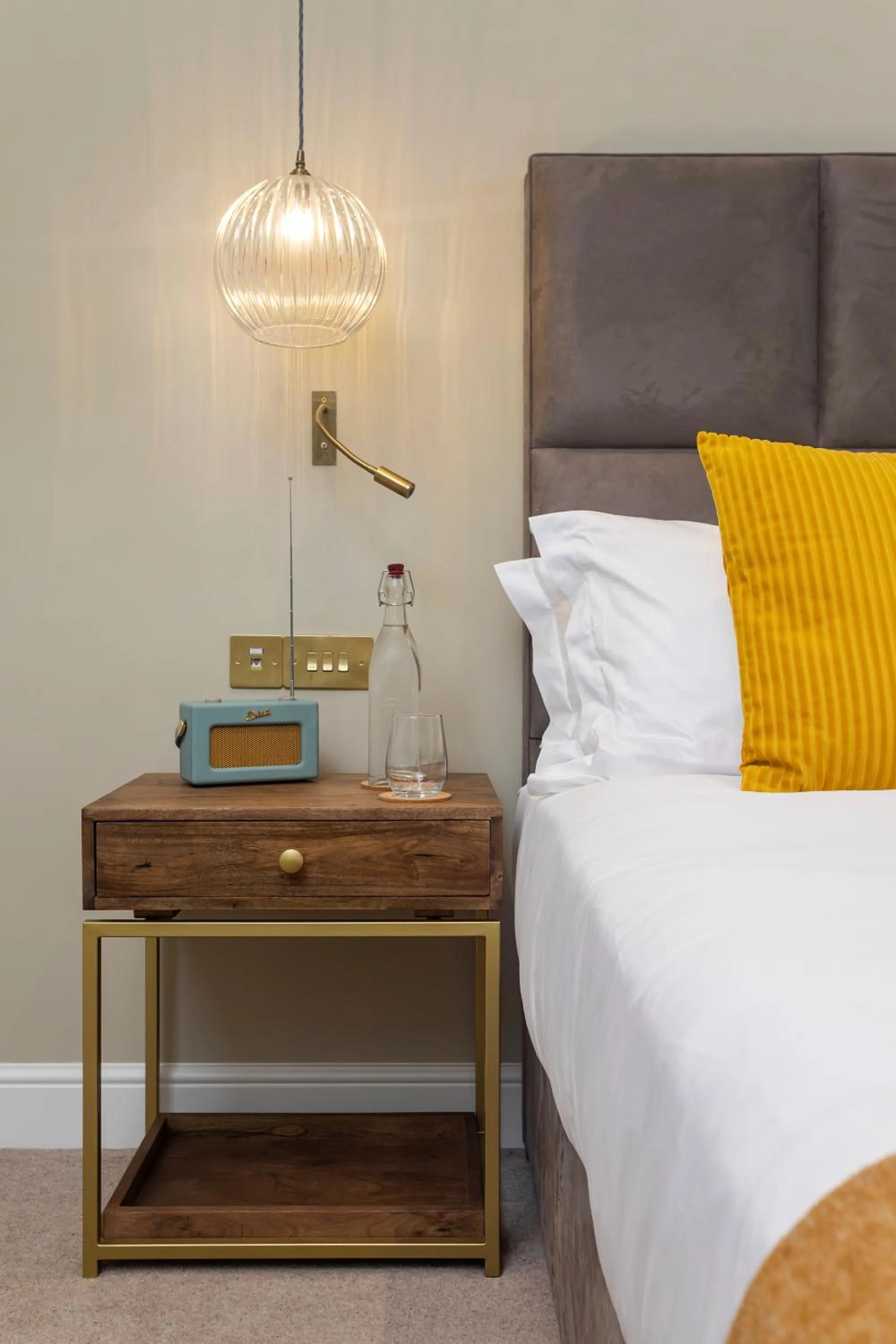 Bed in The Queen's Inn