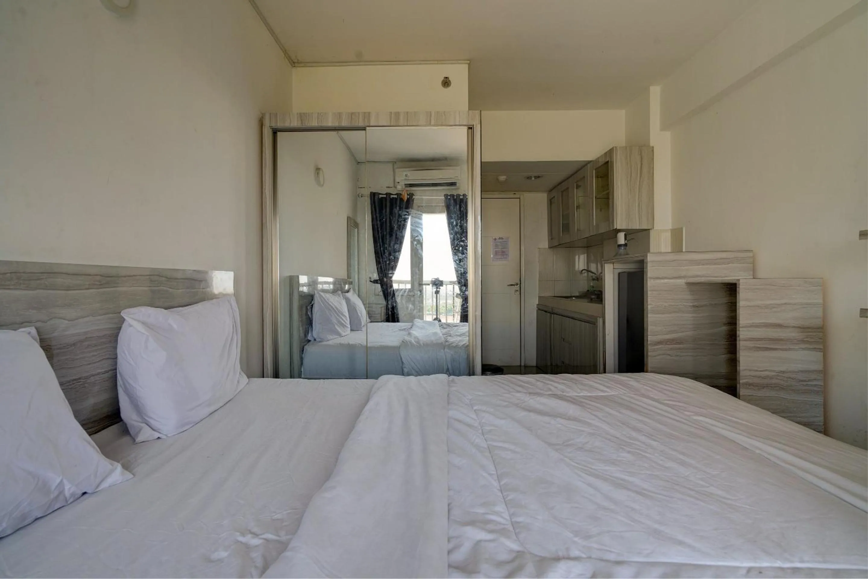 Bedroom, Bed in OYO Life 92889 Apartement Grand Sentraland Karawang By A.t Room