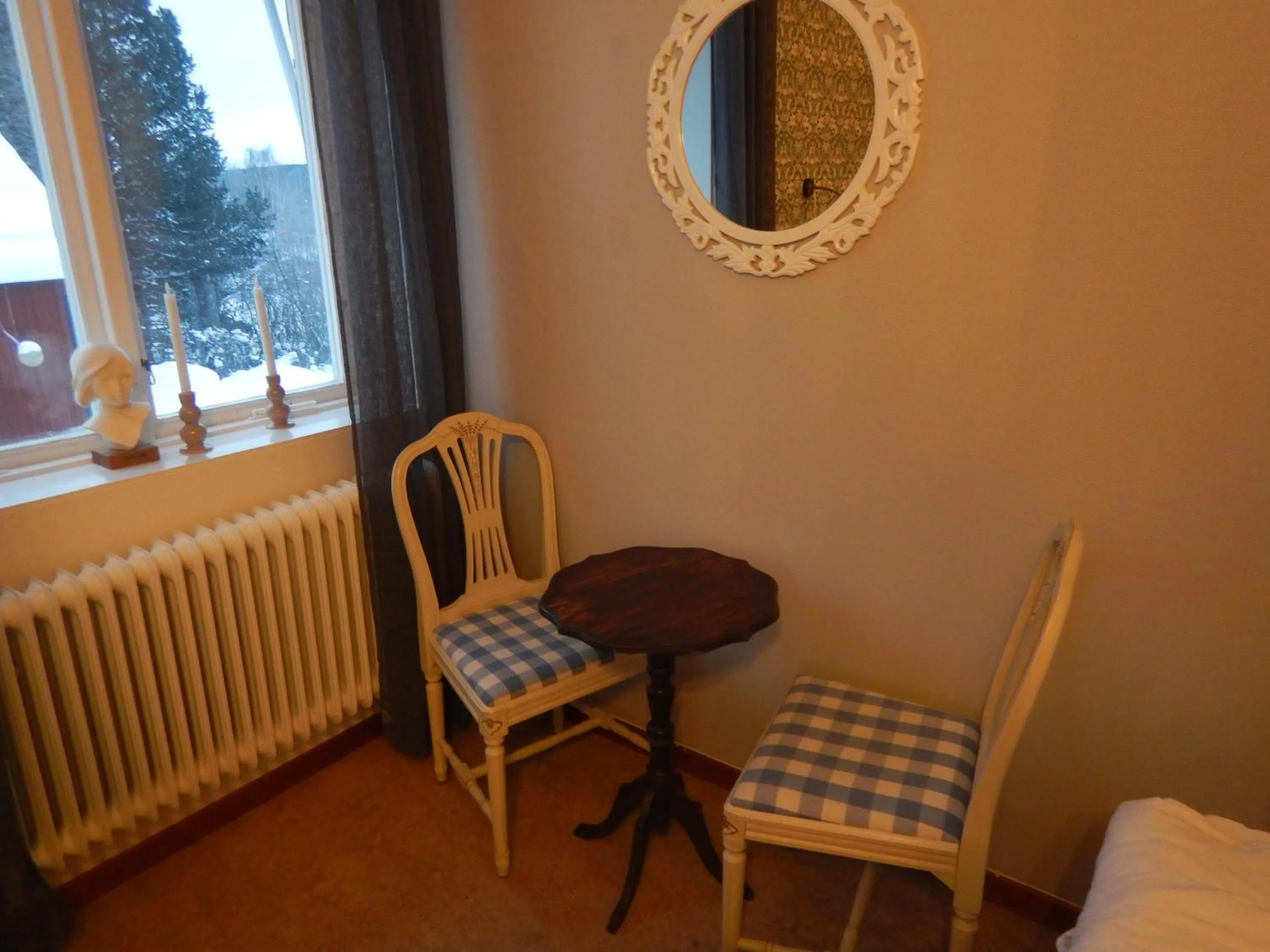 Photo of the whole room in Jokkmokks Vandrarhem Åsgård