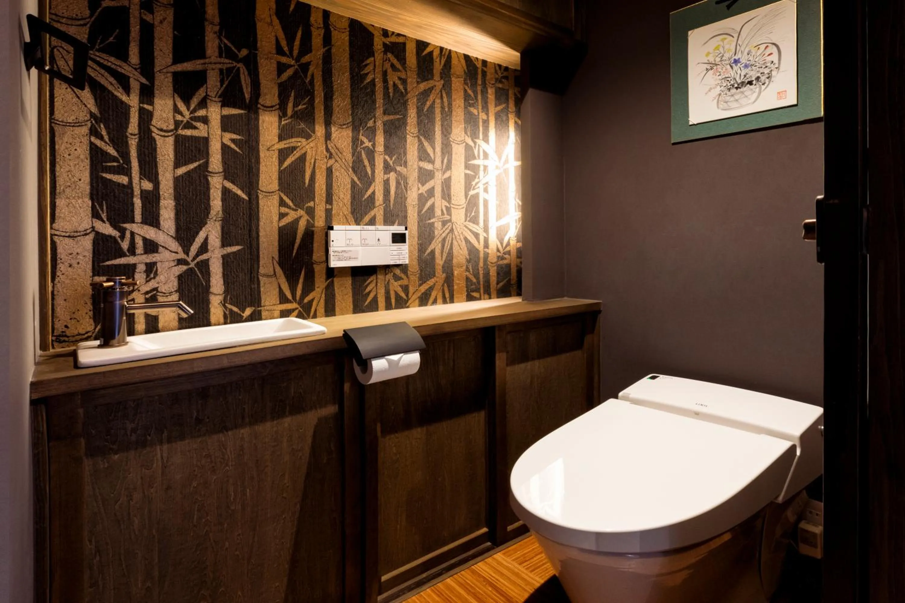 Toilet in Rinn Shijo Machiya