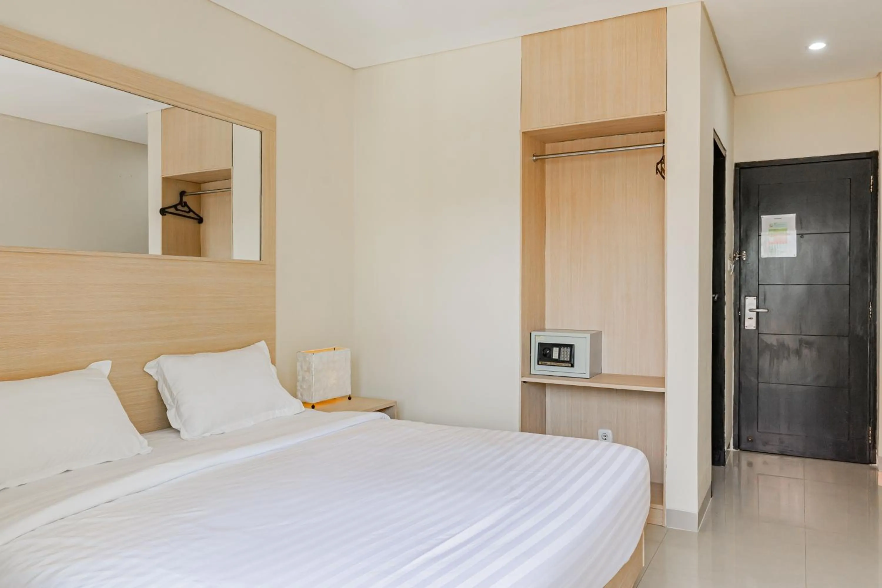 Photo of the whole room, Bed in Collection O Kuta Near Airport Ngurah Rai