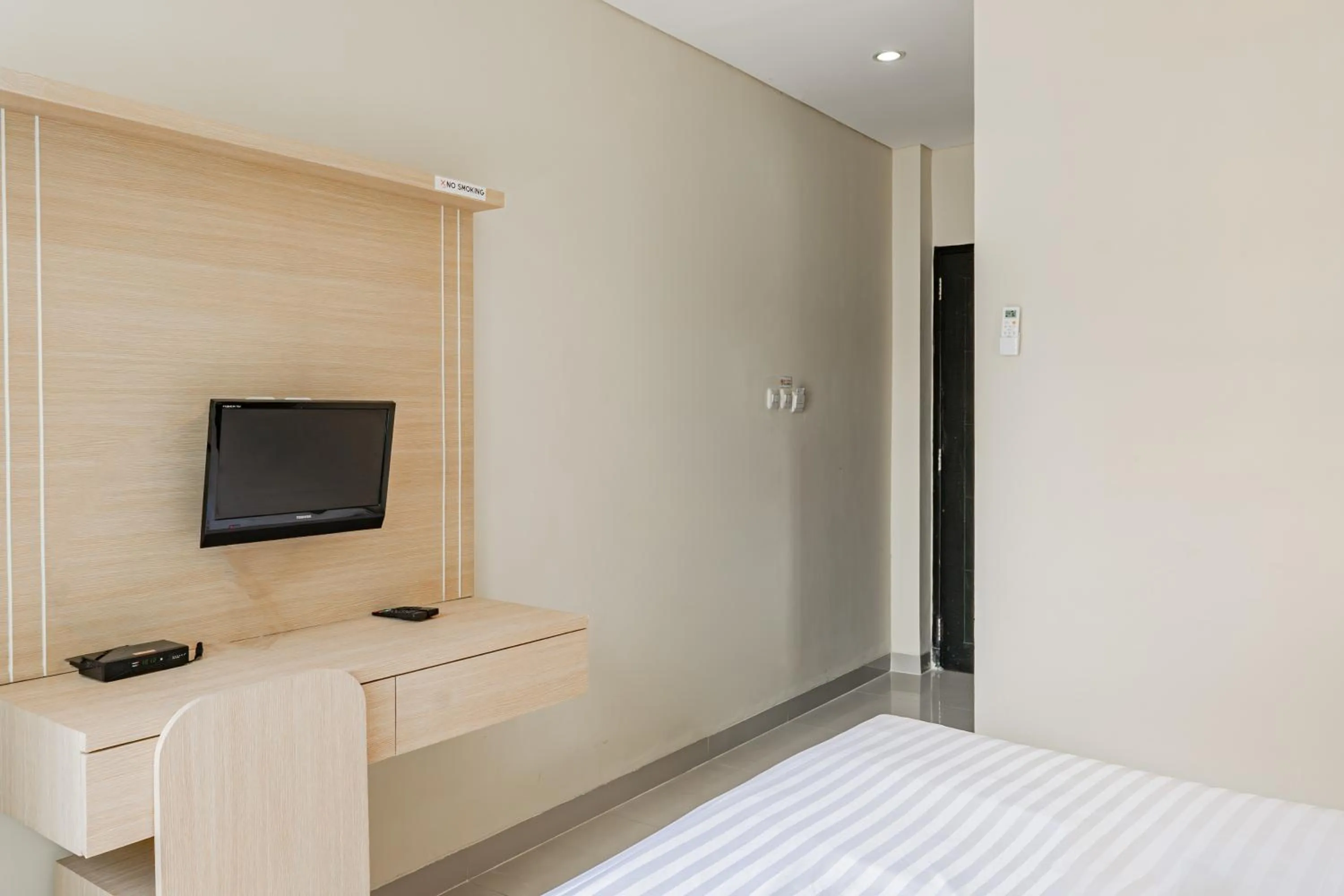 TV and multimedia, Bed in Collection O Kuta Near Airport Ngurah Rai