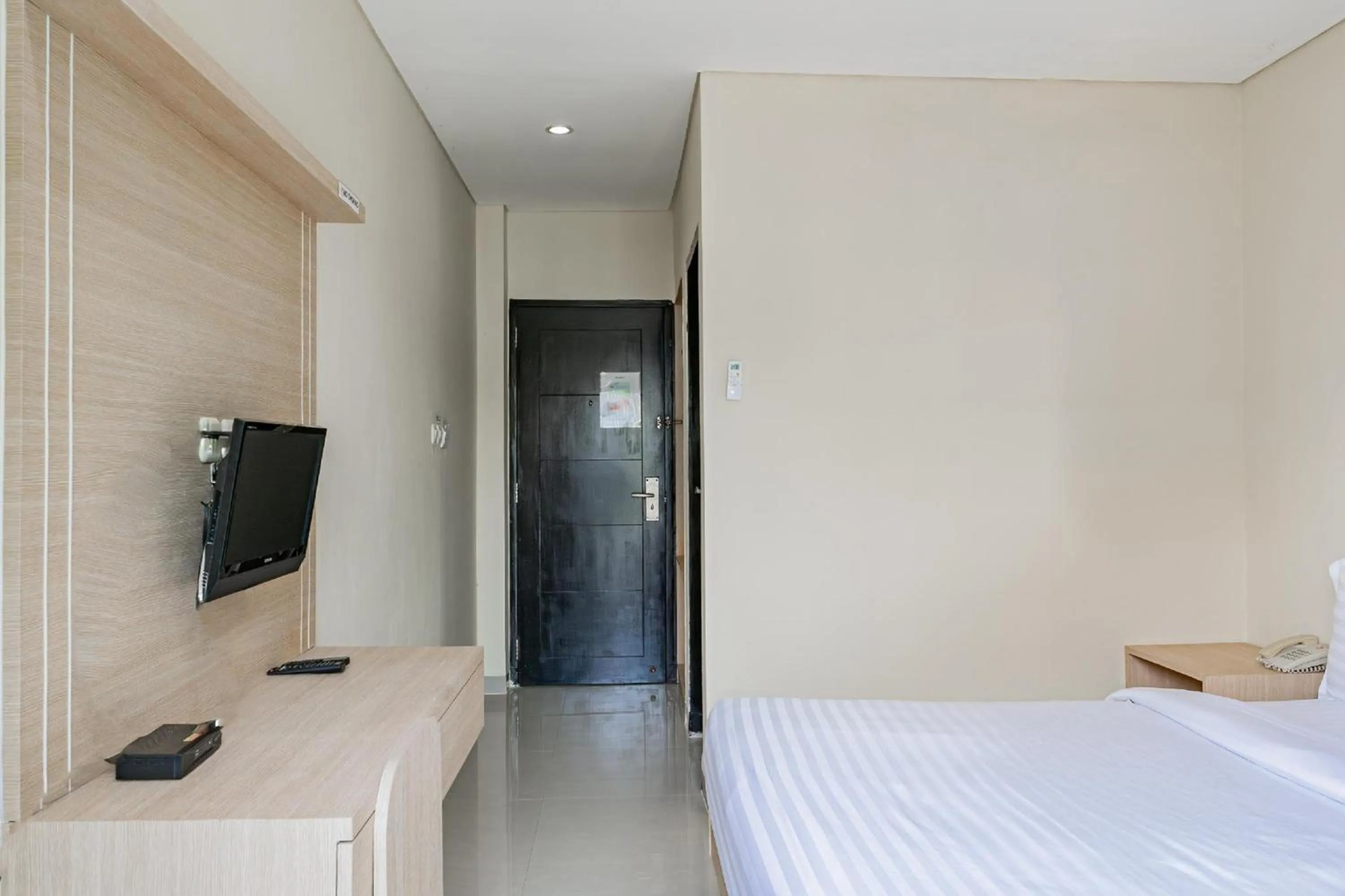Photo of the whole room, Bed in Collection O Kuta Near Airport Ngurah Rai