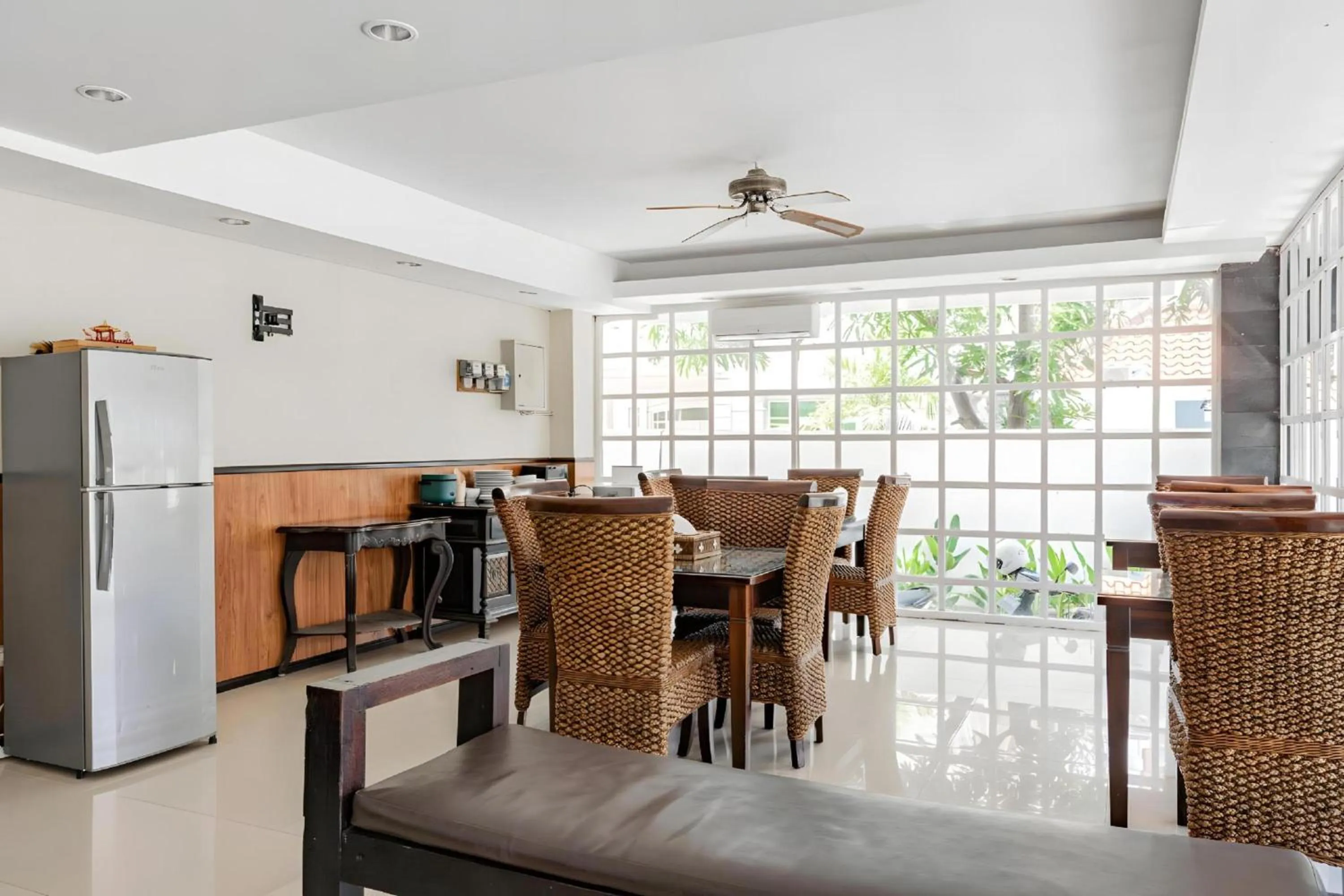 Seating area in Collection O Kuta Near Airport Ngurah Rai