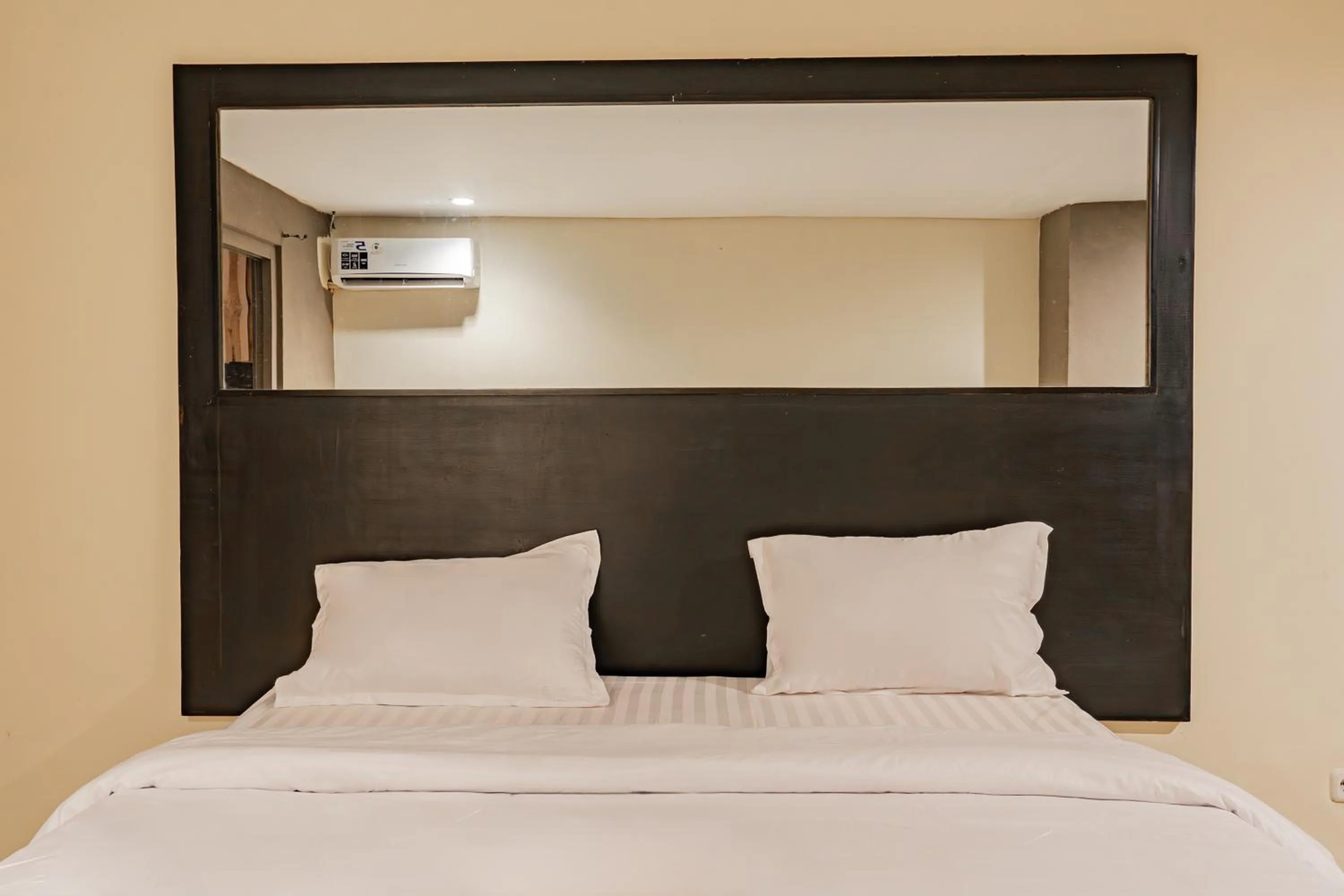 Photo of the whole room, Bed in Collection O Kuta Near Airport Ngurah Rai