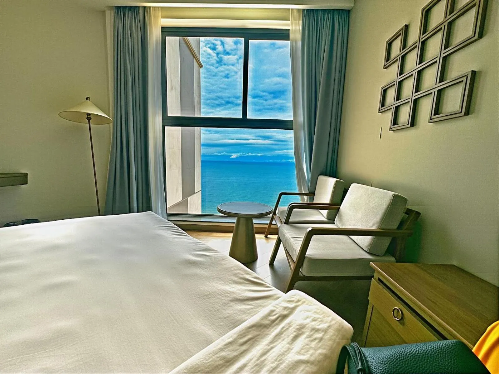 Sea view, Bed in Apec Luxe Escape Sunset Resort