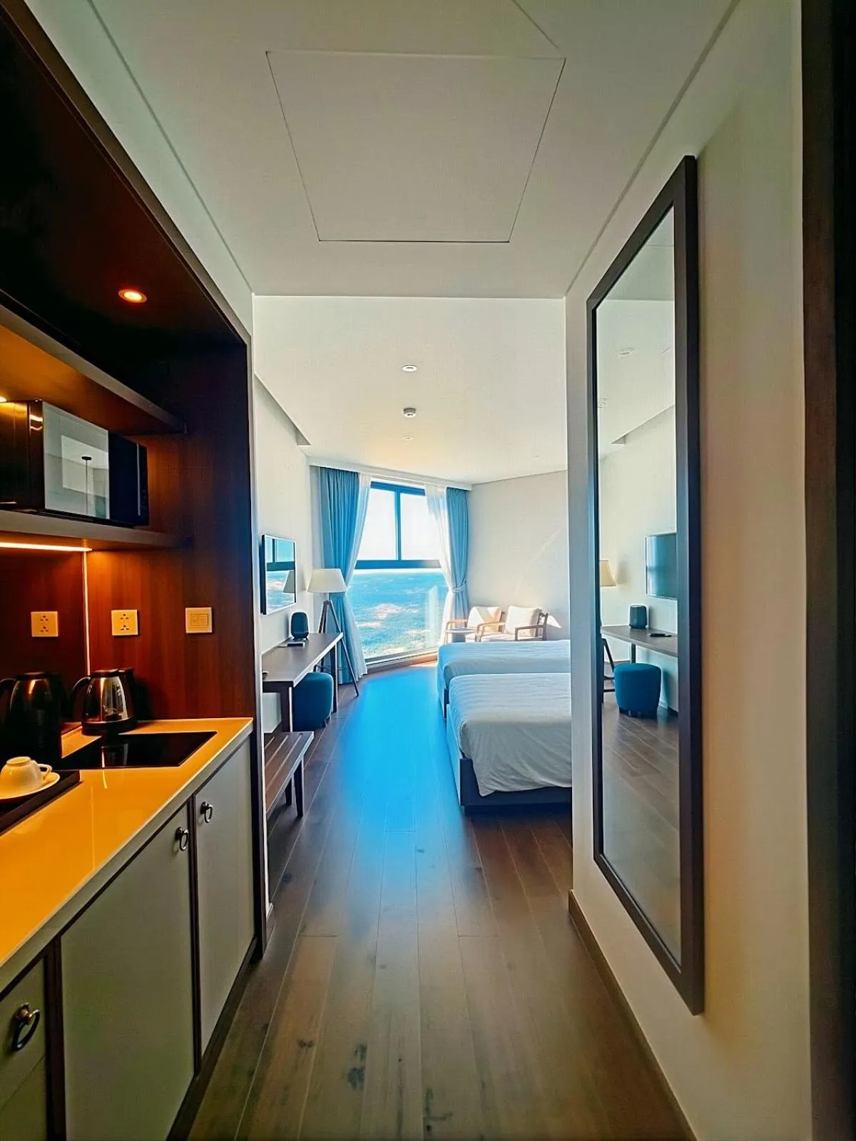 Kitchen or kitchenette, Bed in Apec Luxe Escape Sunset Resort