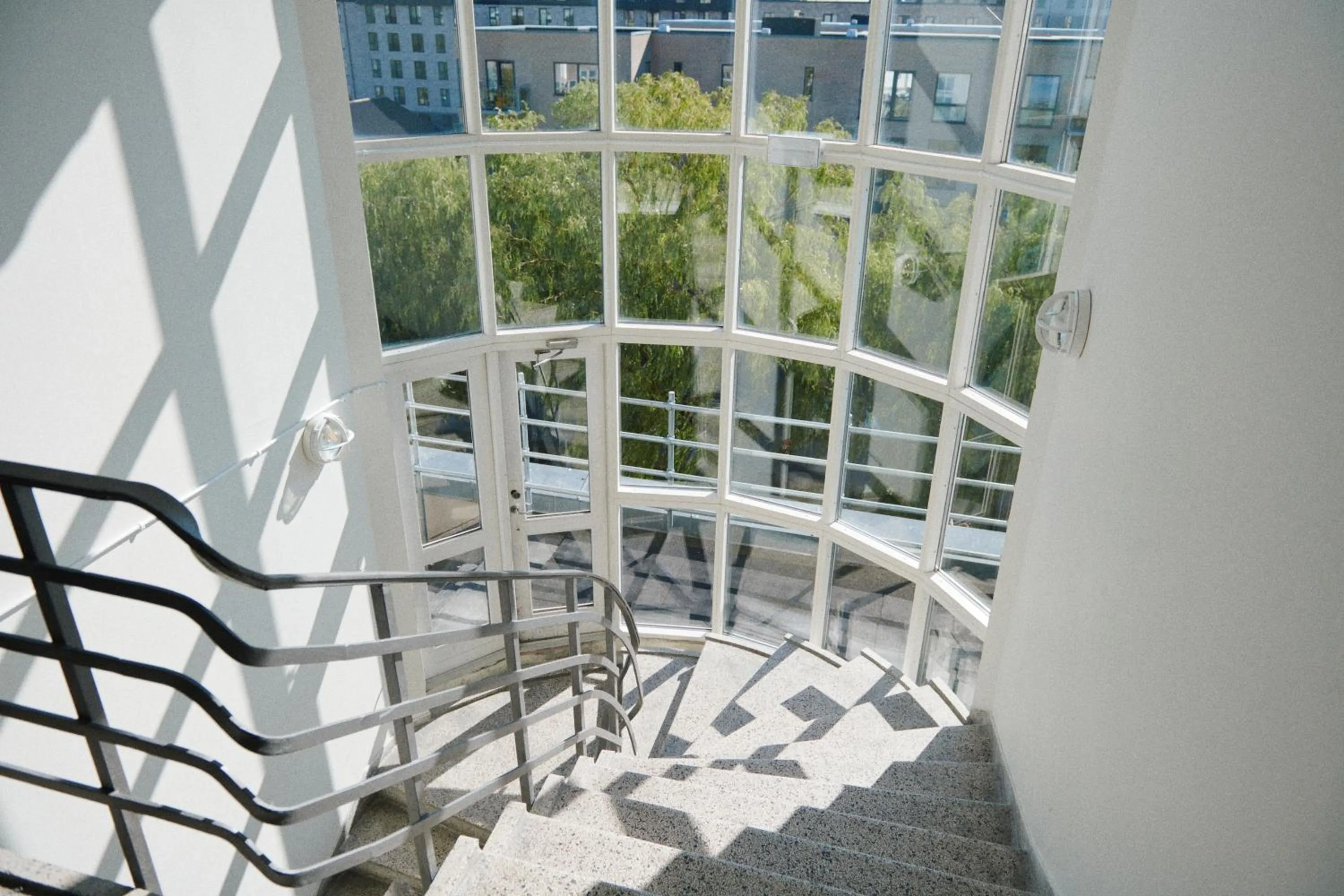 Facade/entrance in Beach Trail apartments by Daniel&Jacob's