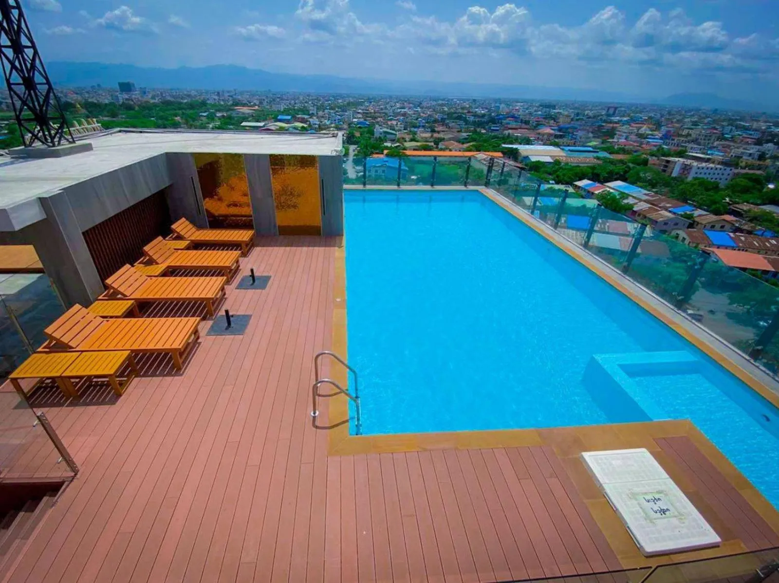 Swimming pool in Holiday Pier Hotel