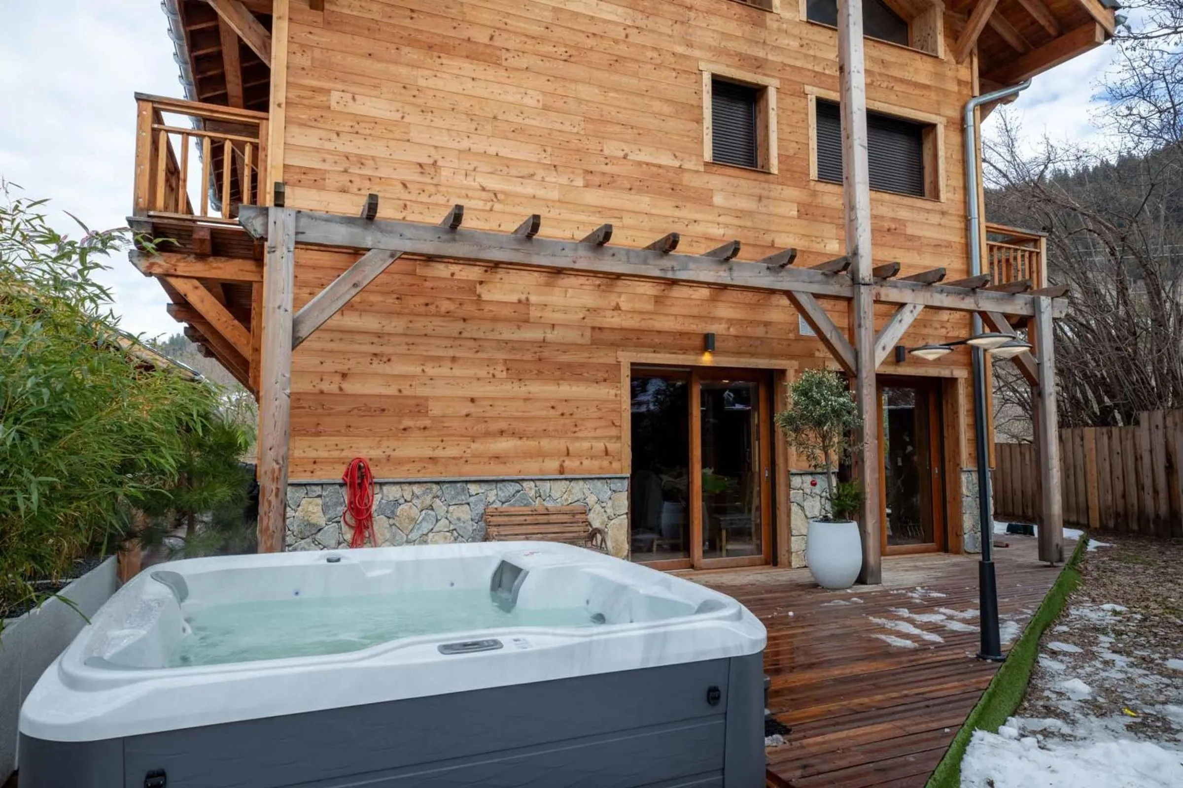 Chalet des Anges with outside hot tube !