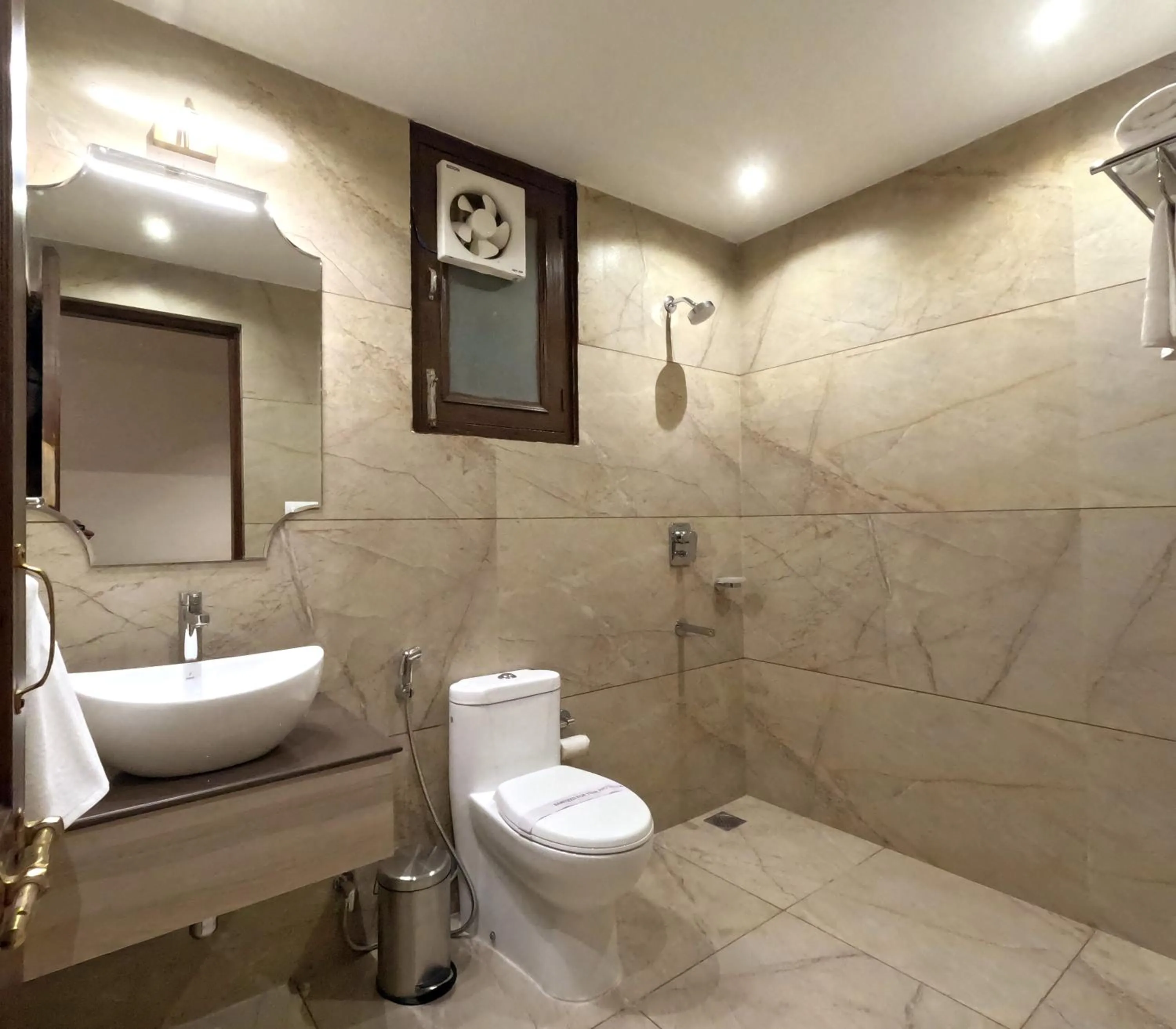 Bathroom in Hotel Chandra Raj Mahal