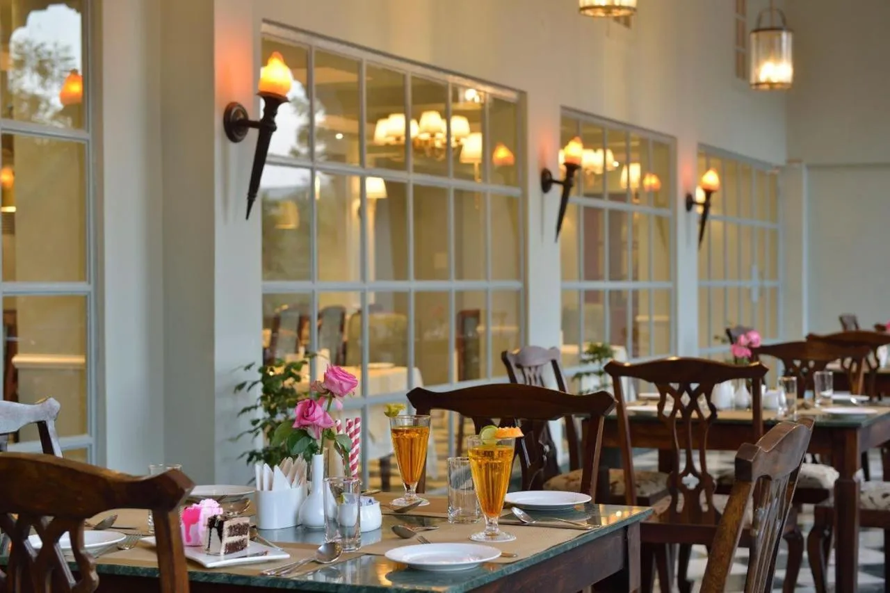 Restaurant/places to eat in Hotel Chandra Raj Mahal