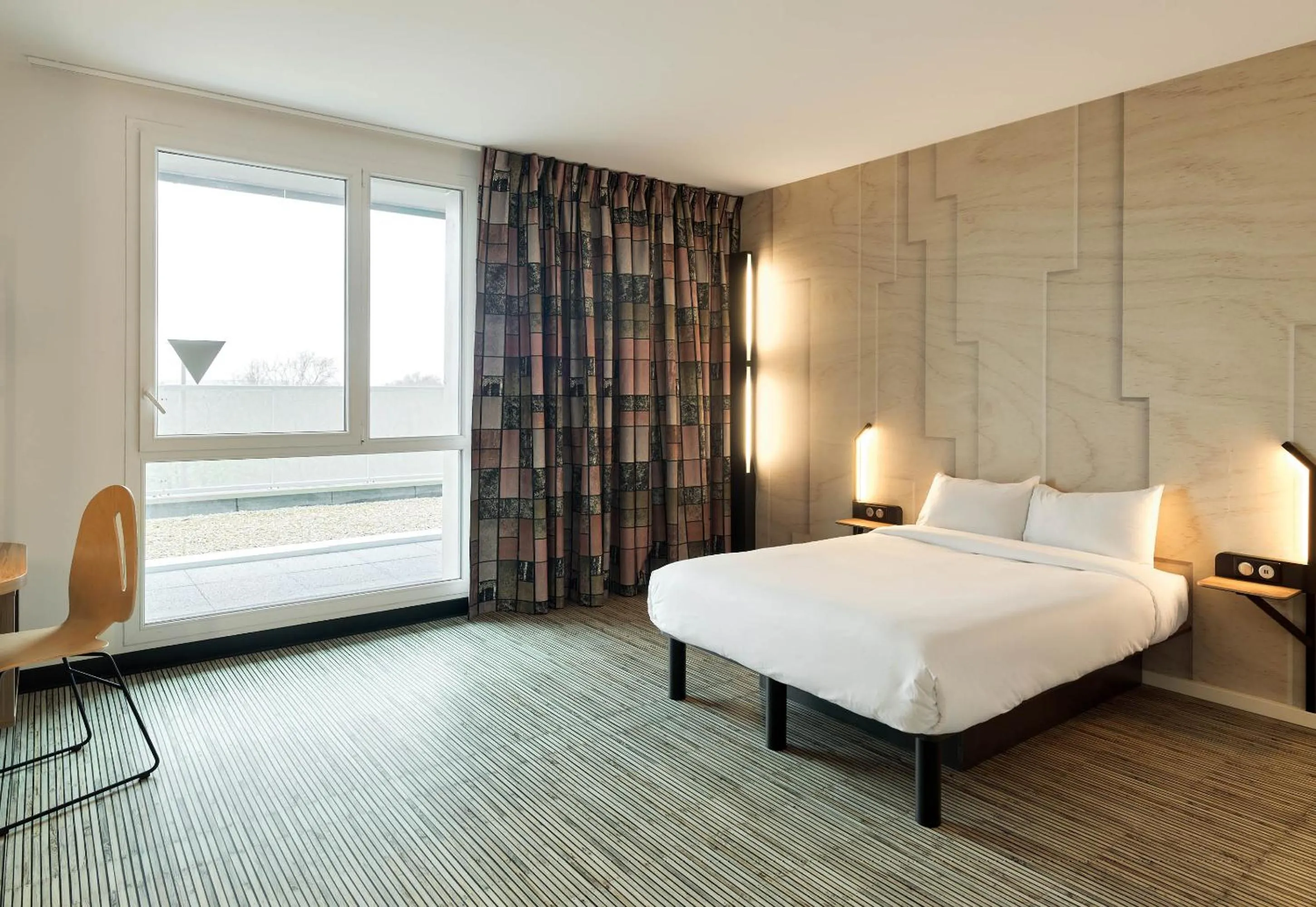 Bedroom, Bed in B&B HOTEL Versailles Rocquencourt