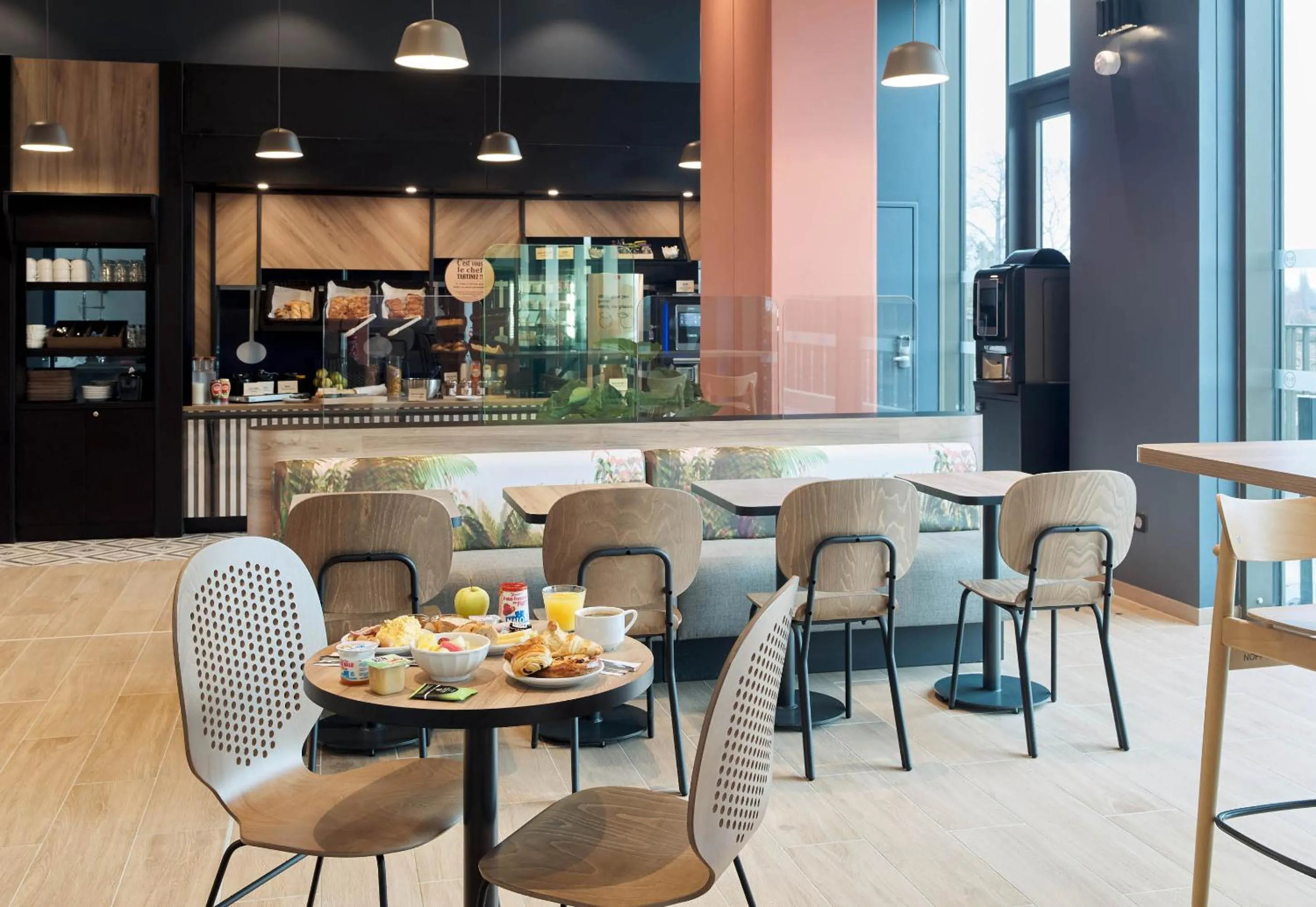 Buffet breakfast in B&B HOTEL Versailles Rocquencourt