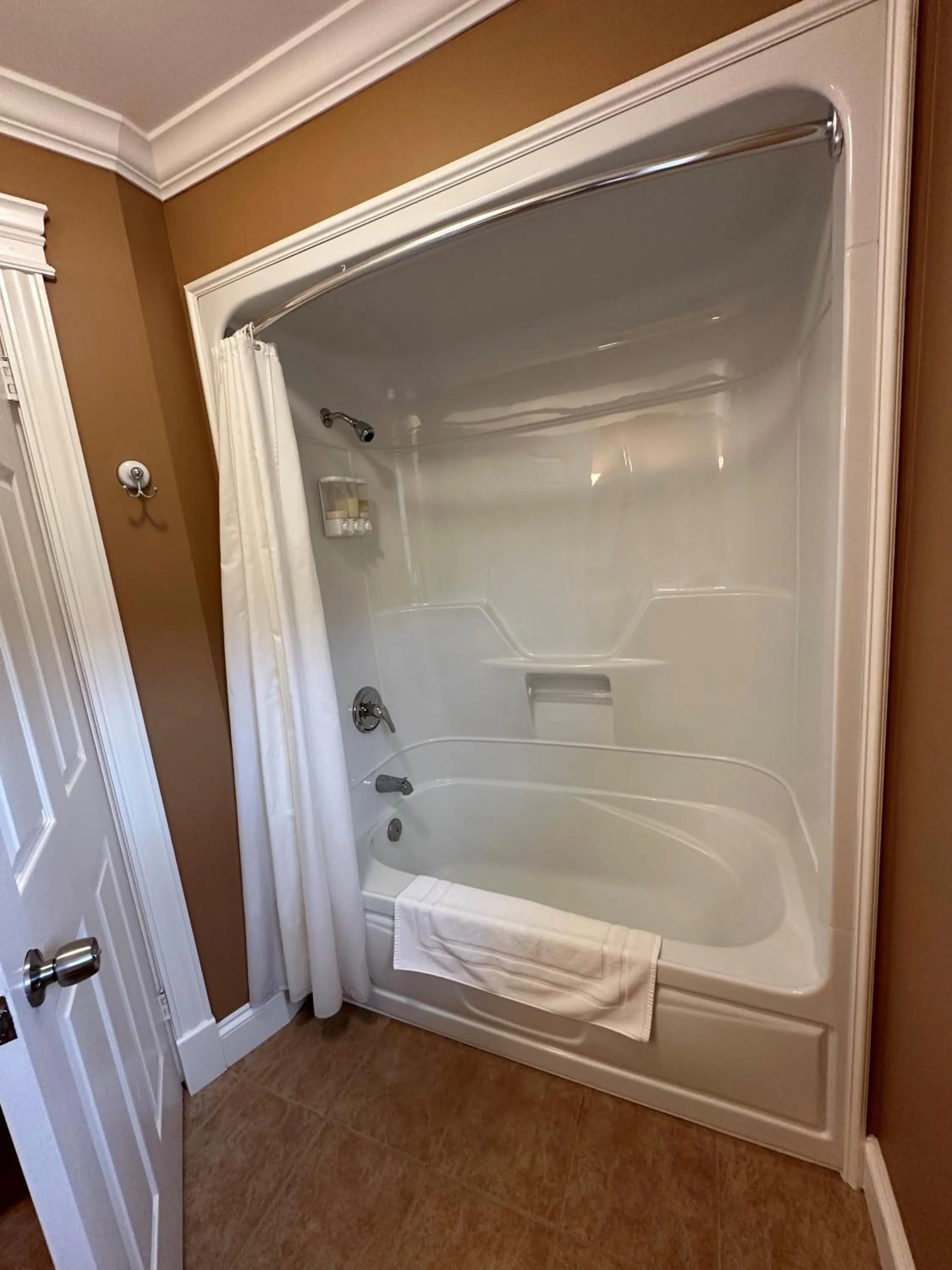 Shower in Lancaster Inn B&B