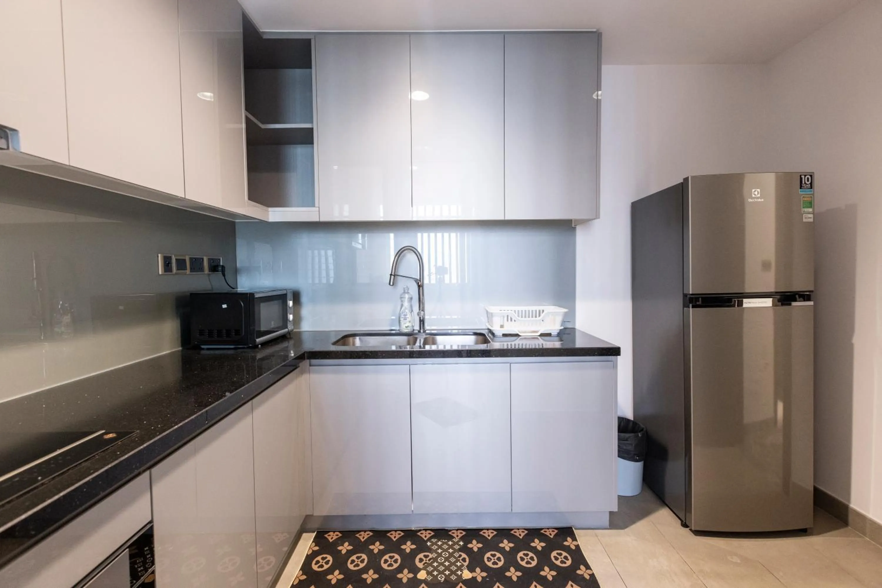 Kitchen or kitchenette in D1 Mension - Zenity Luxury Apartment - Saigon Centre