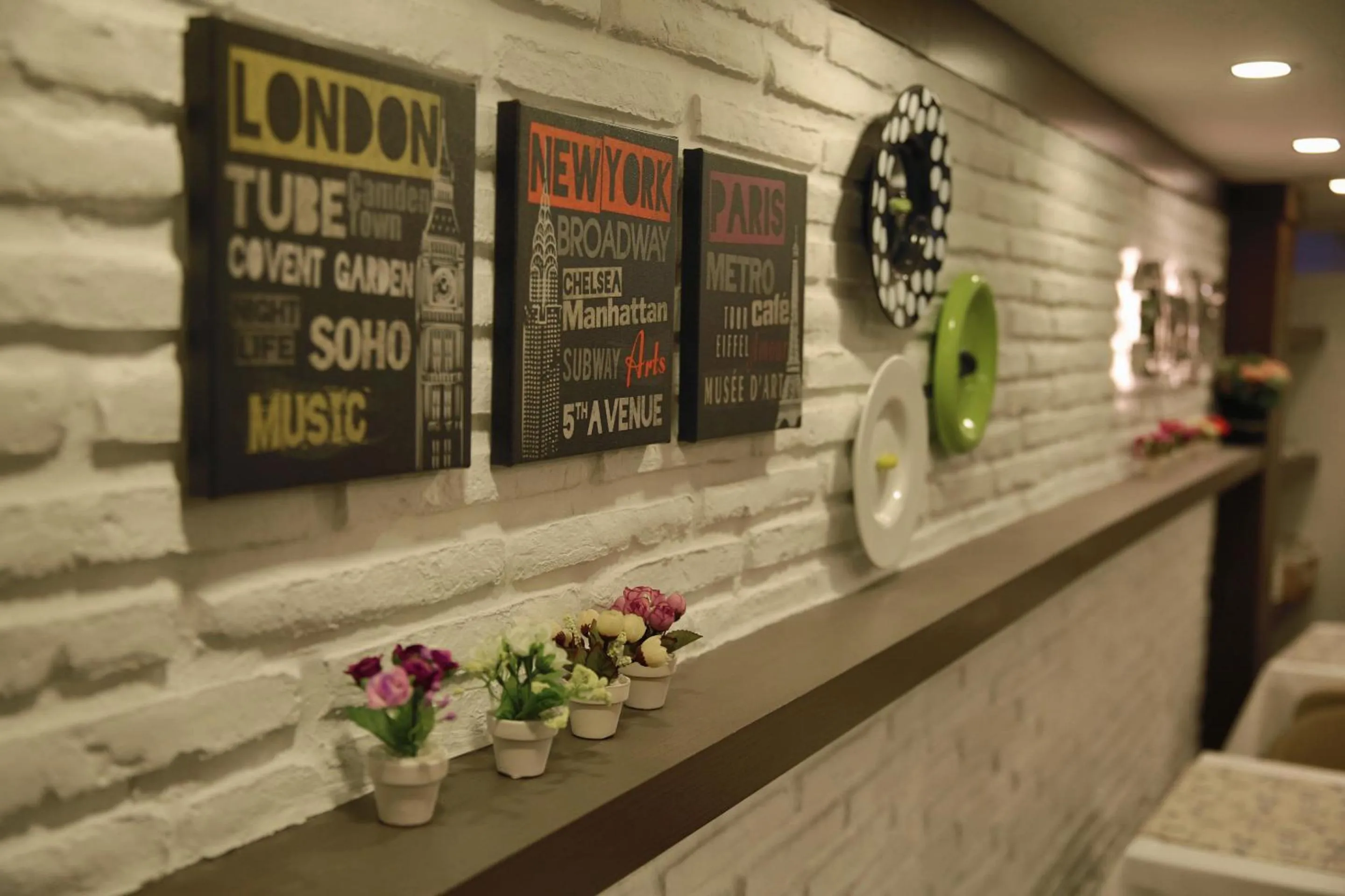 Restaurant/places to eat in Just Inn Hotel