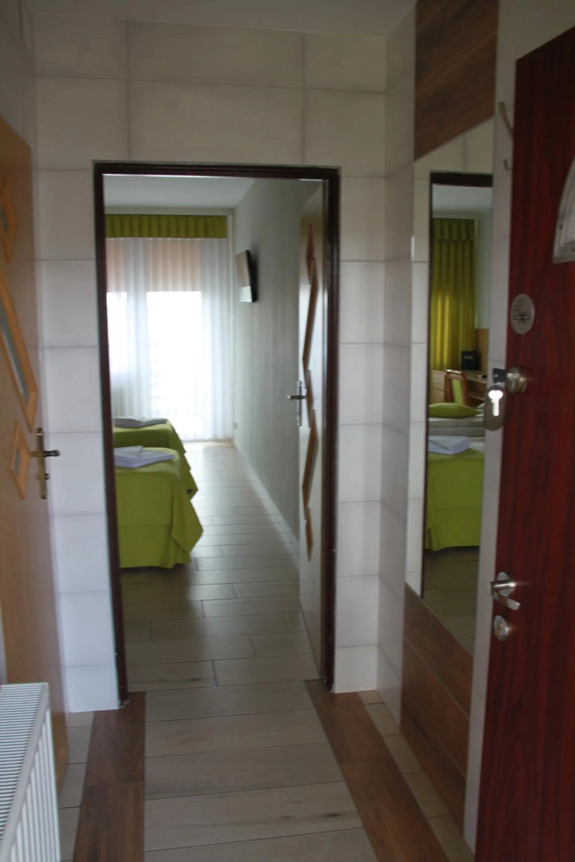 Bed in Hotel Zielony & OW Borowik & Pensjonat Manhattan - Centrum Rekreacji i Wypoczynku GASTROTUR