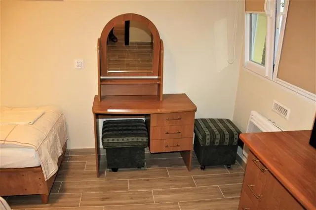 Bed in Hotel Zielony & OW Borowik & Pensjonat Manhattan - Centrum Rekreacji i Wypoczynku GASTROTUR