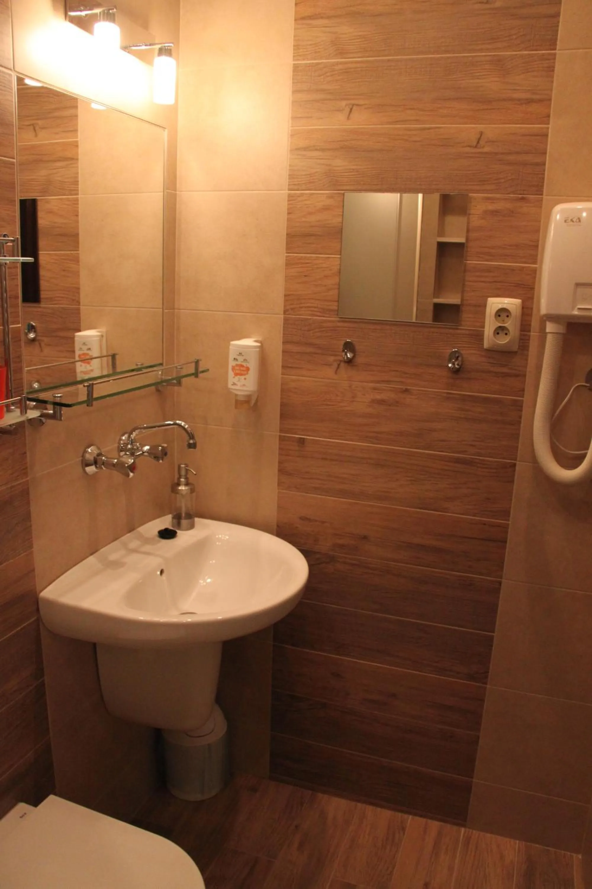 Bathroom in Hotel Zielony & OW Borowik & Pensjonat Manhattan - Centrum Rekreacji i Wypoczynku GASTROTUR