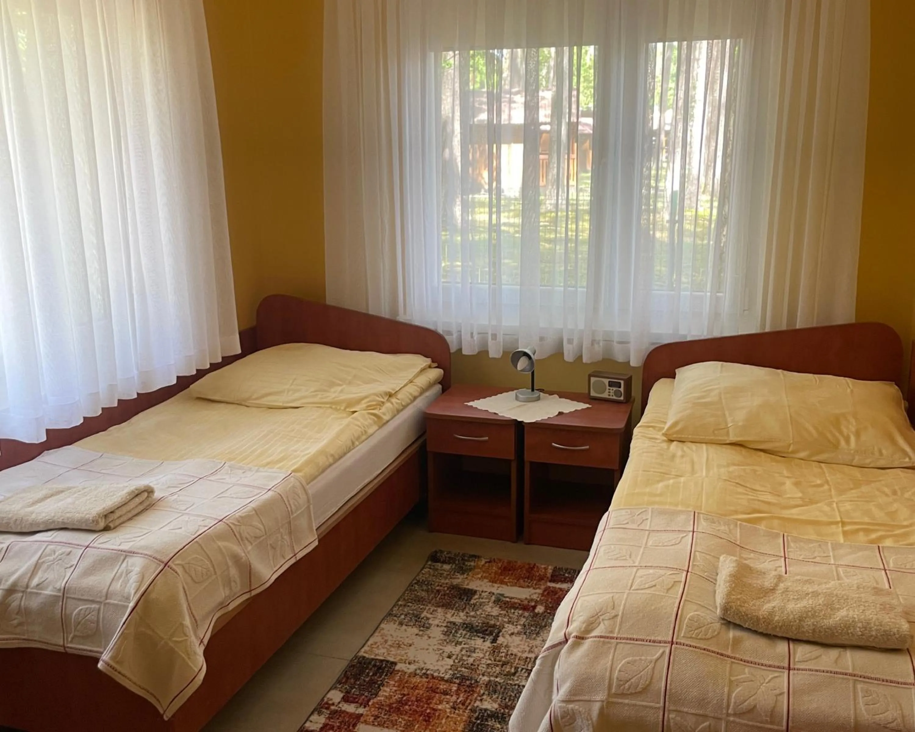 Bed in Hotel Zielony & OW Borowik & Pensjonat Manhattan - Centrum Rekreacji i Wypoczynku GASTROTUR