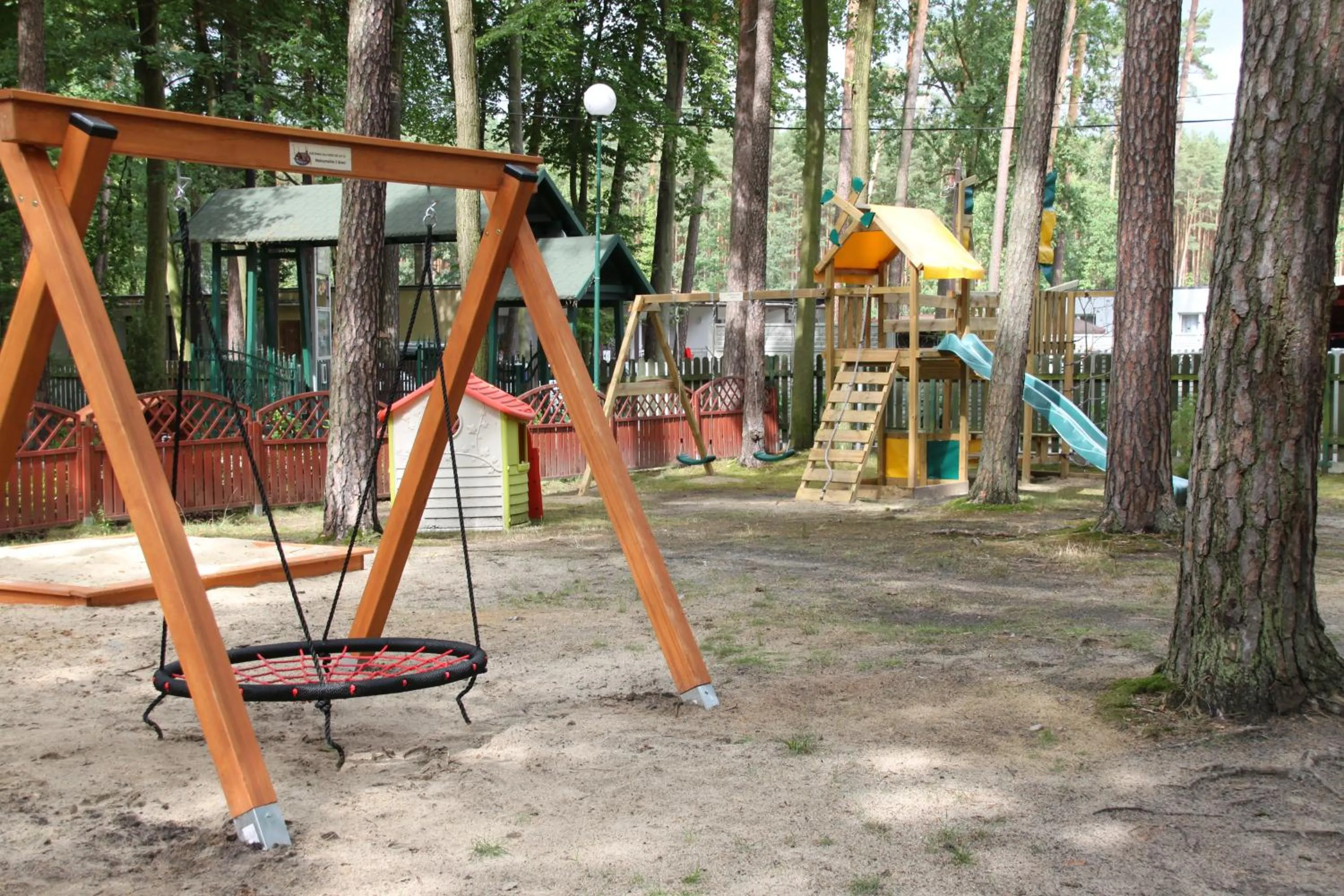 Children play ground in Hotel Zielony & OW Borowik & Pensjonat Manhattan - Centrum Rekreacji i Wypoczynku GASTROTUR