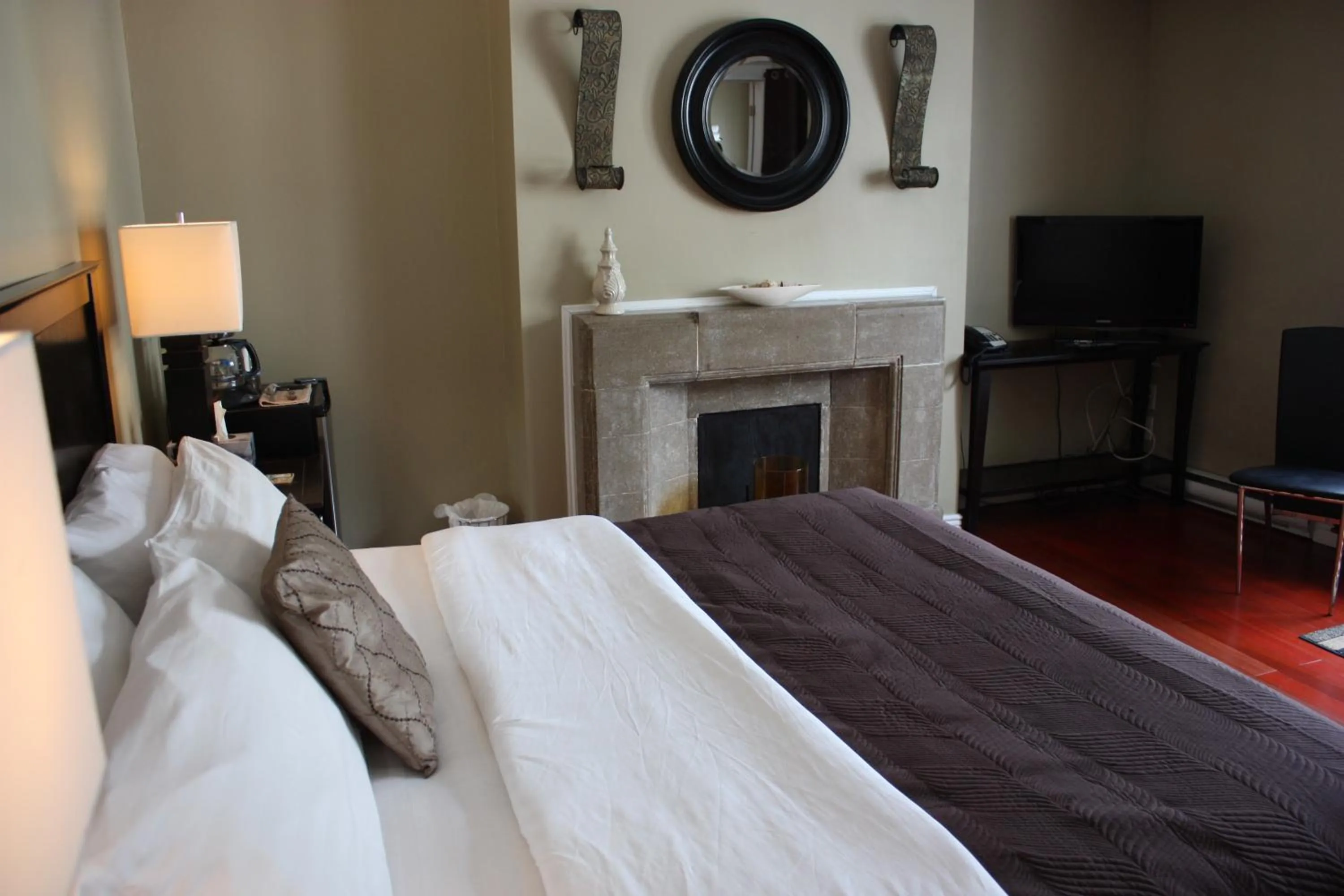 Photo of the whole room, Bed in The Duckworth Inn