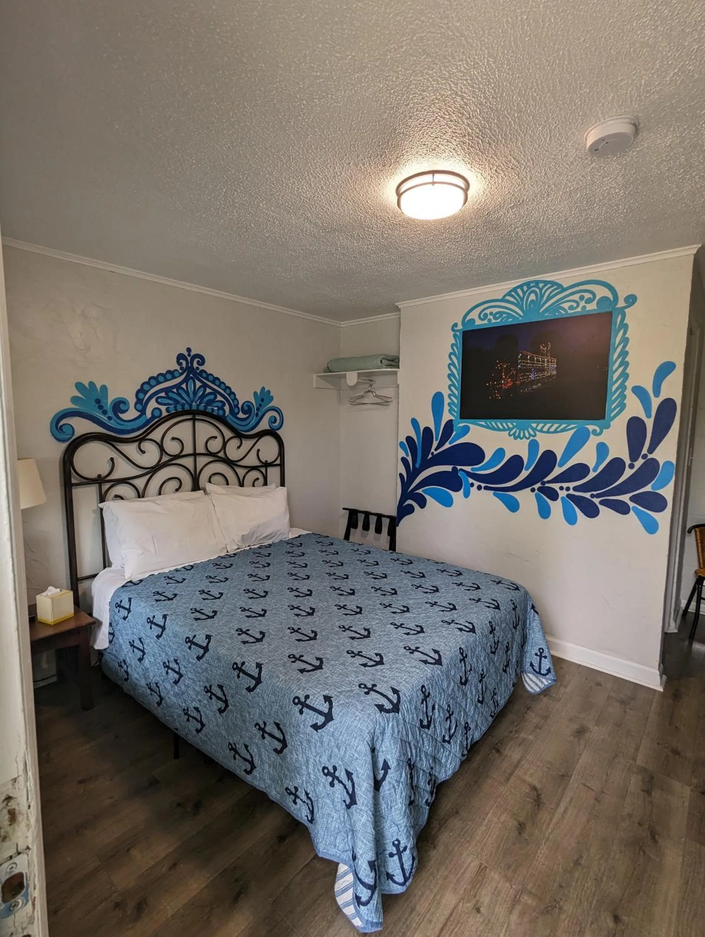 Bed in Riverboat Inn & Suites