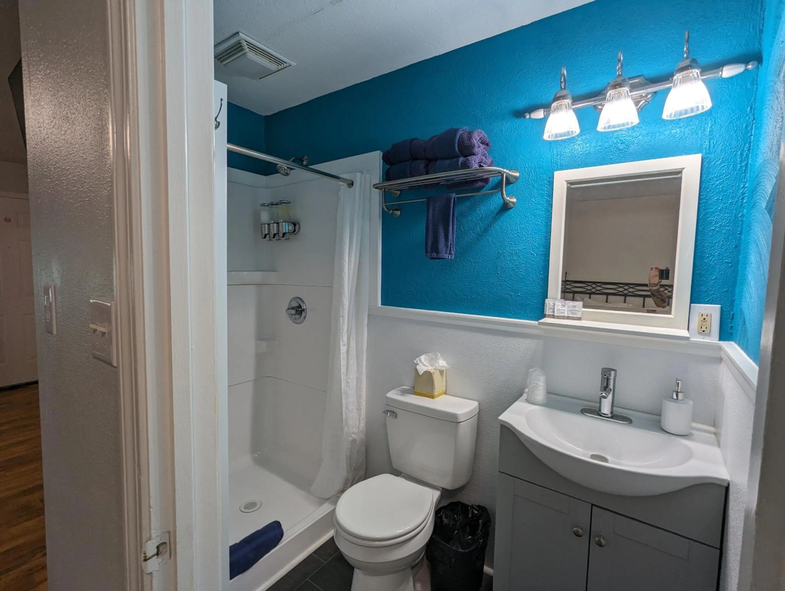 Riverboat Inn & Suites