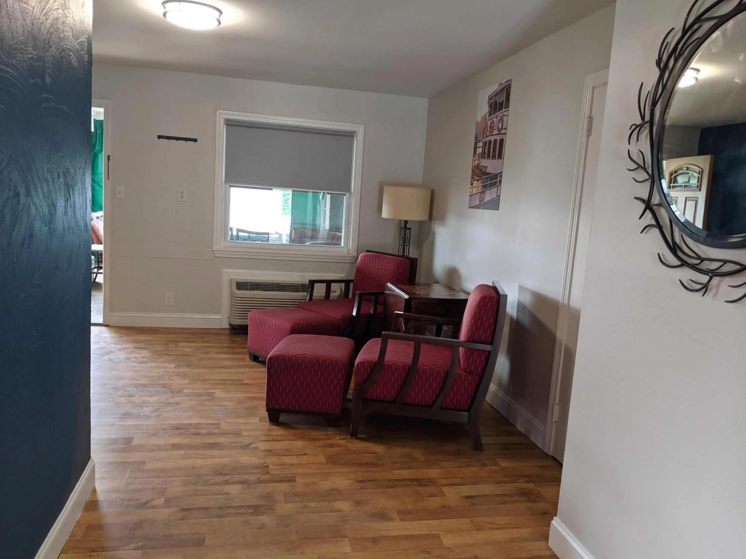 Riverboat Inn & Suites