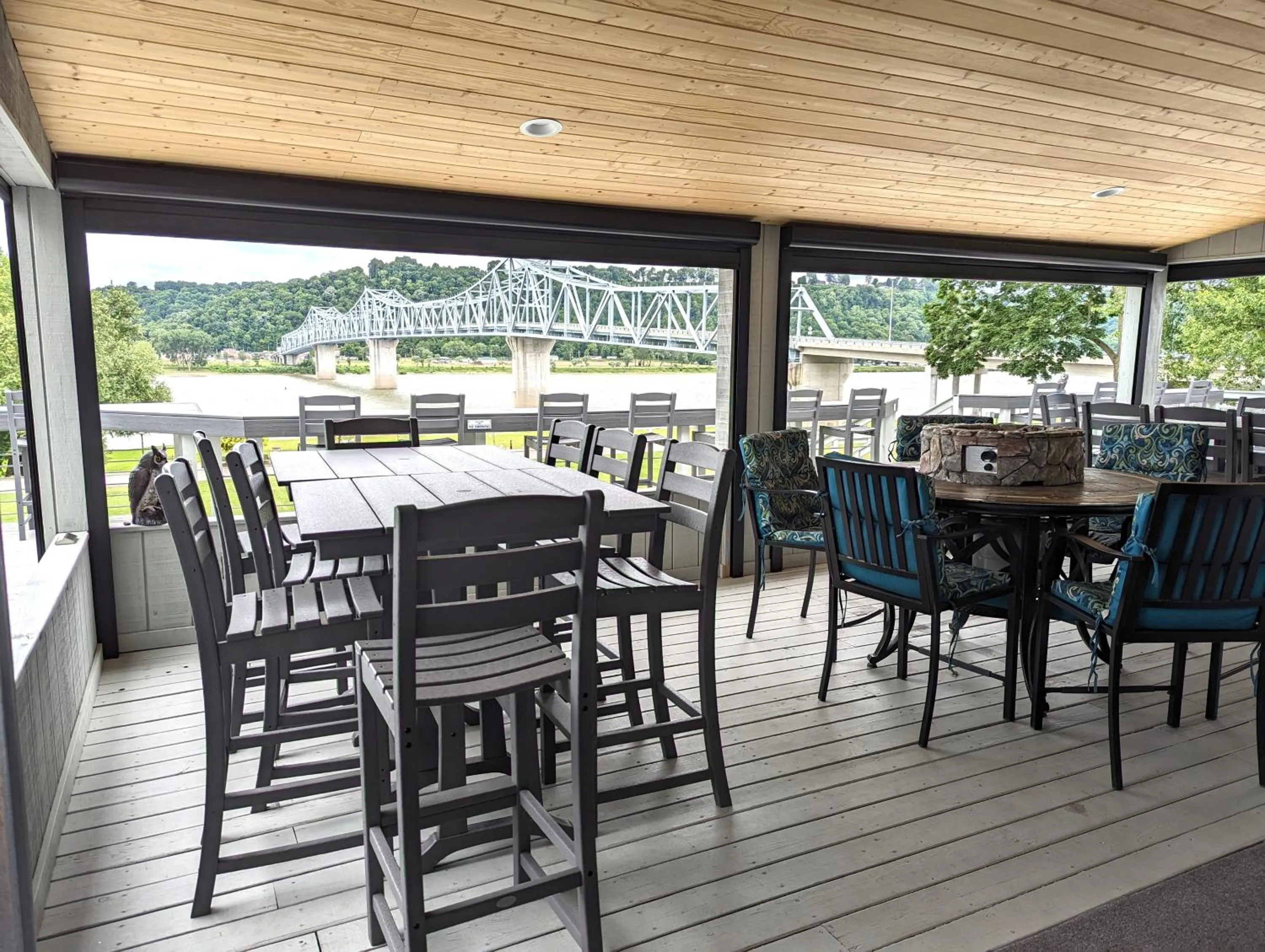 Patio in Riverboat Inn & Suites