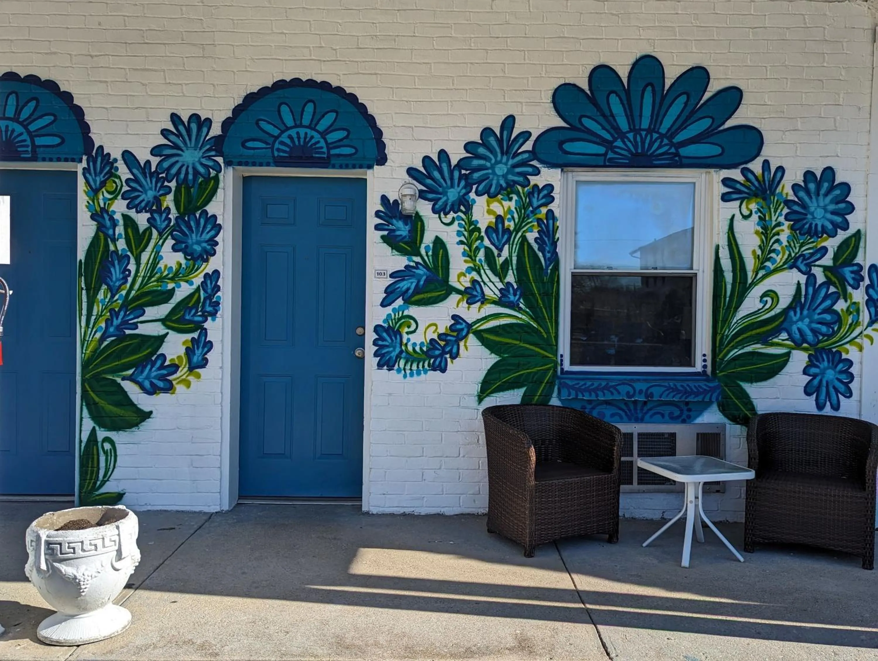 Riverboat Inn & Suites