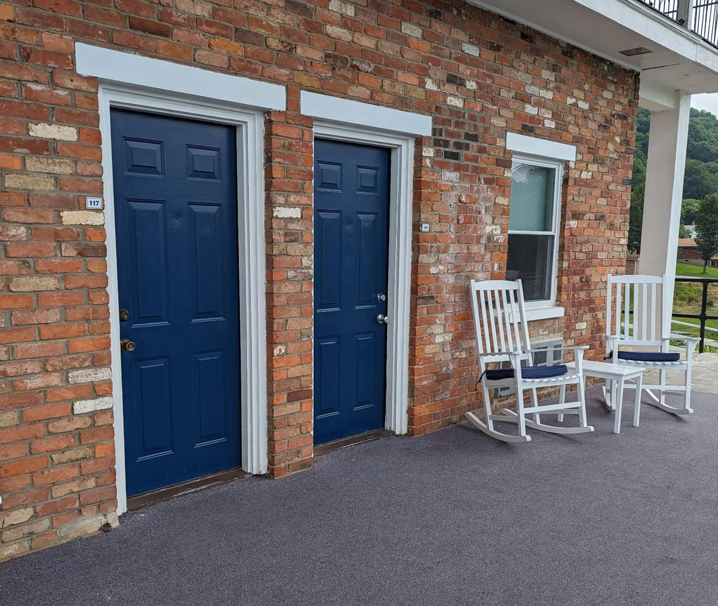 Riverboat Inn & Suites