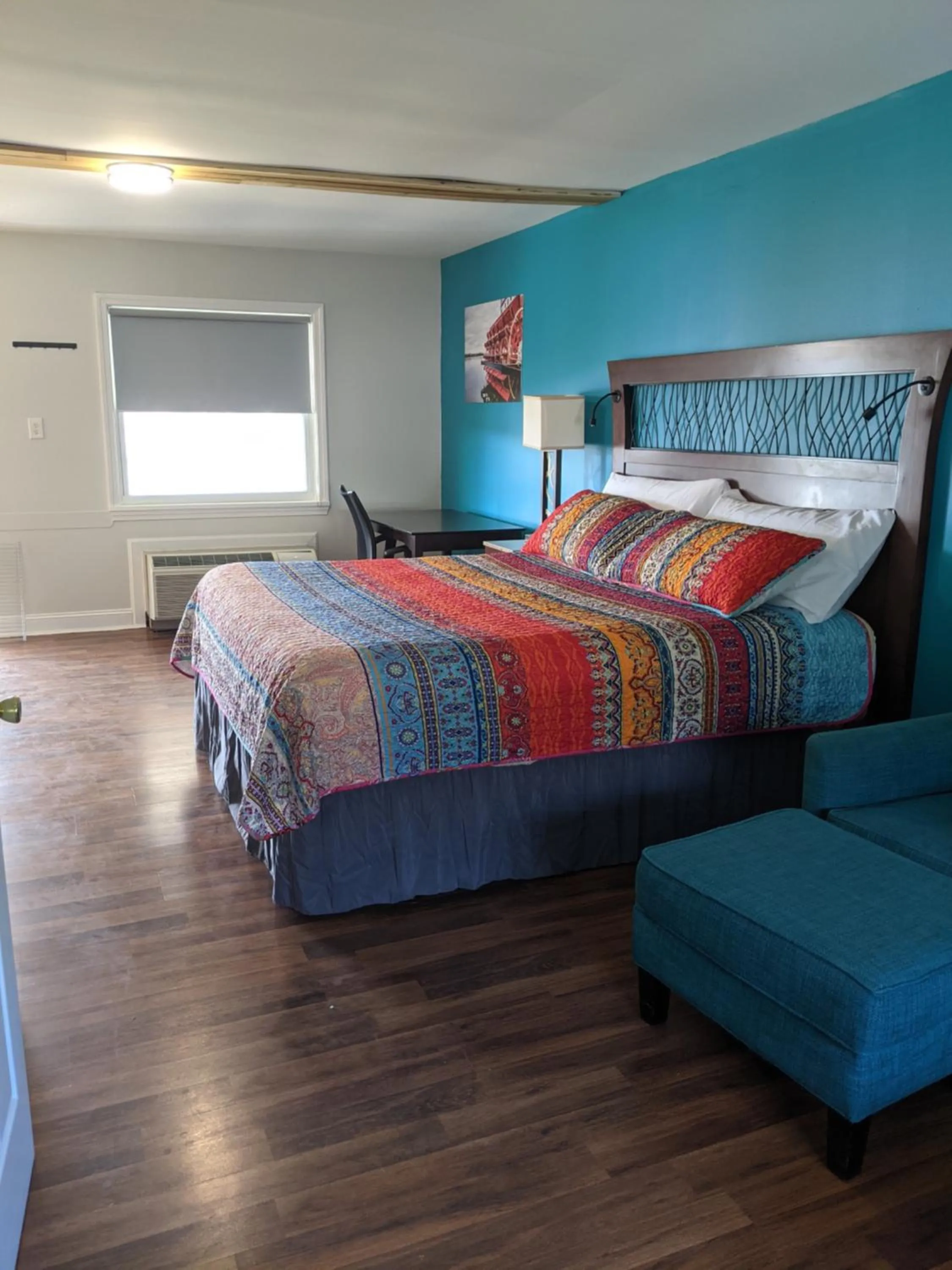 Bed in Riverboat Inn & Suites