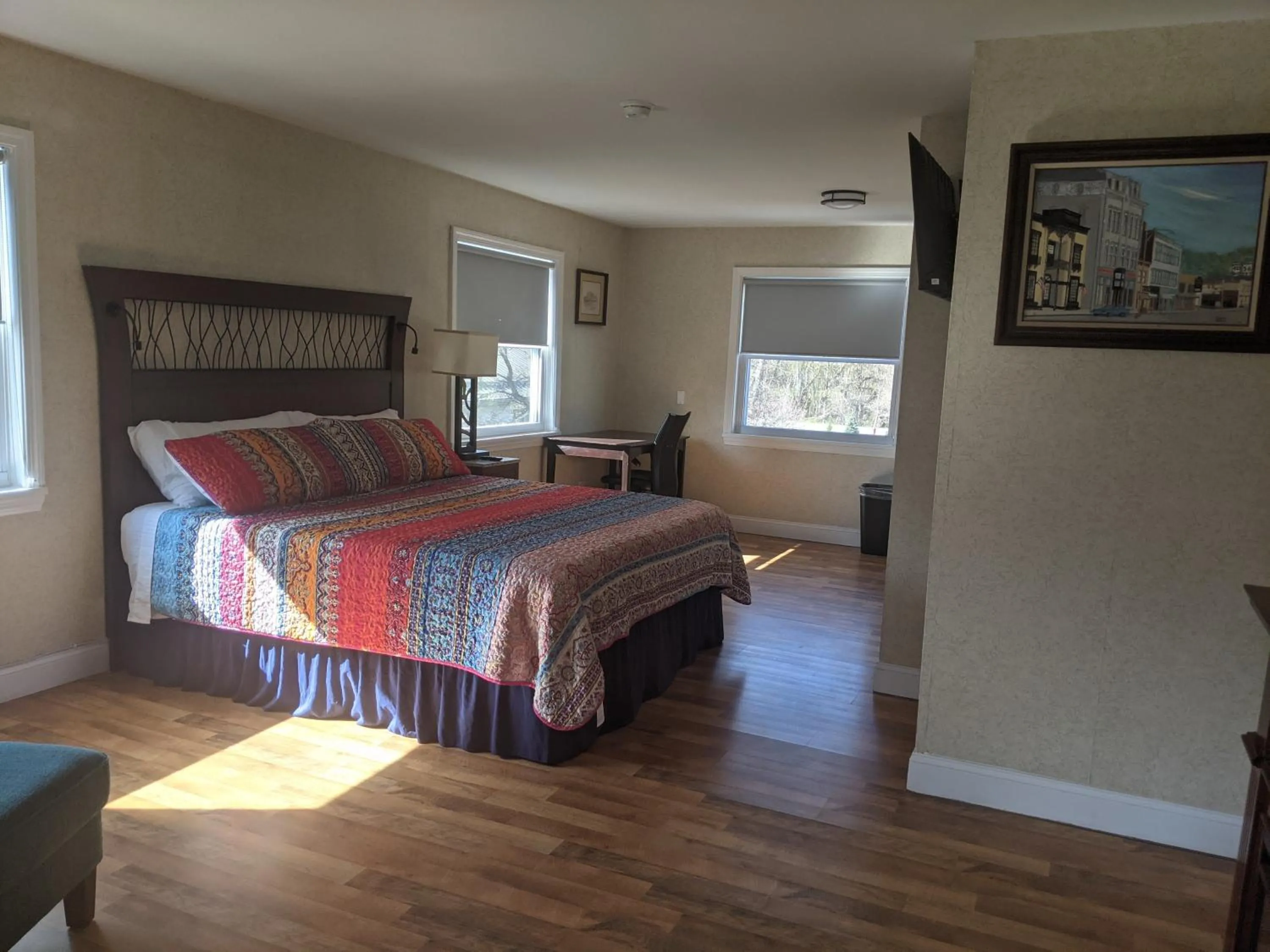 Bed in Riverboat Inn & Suites