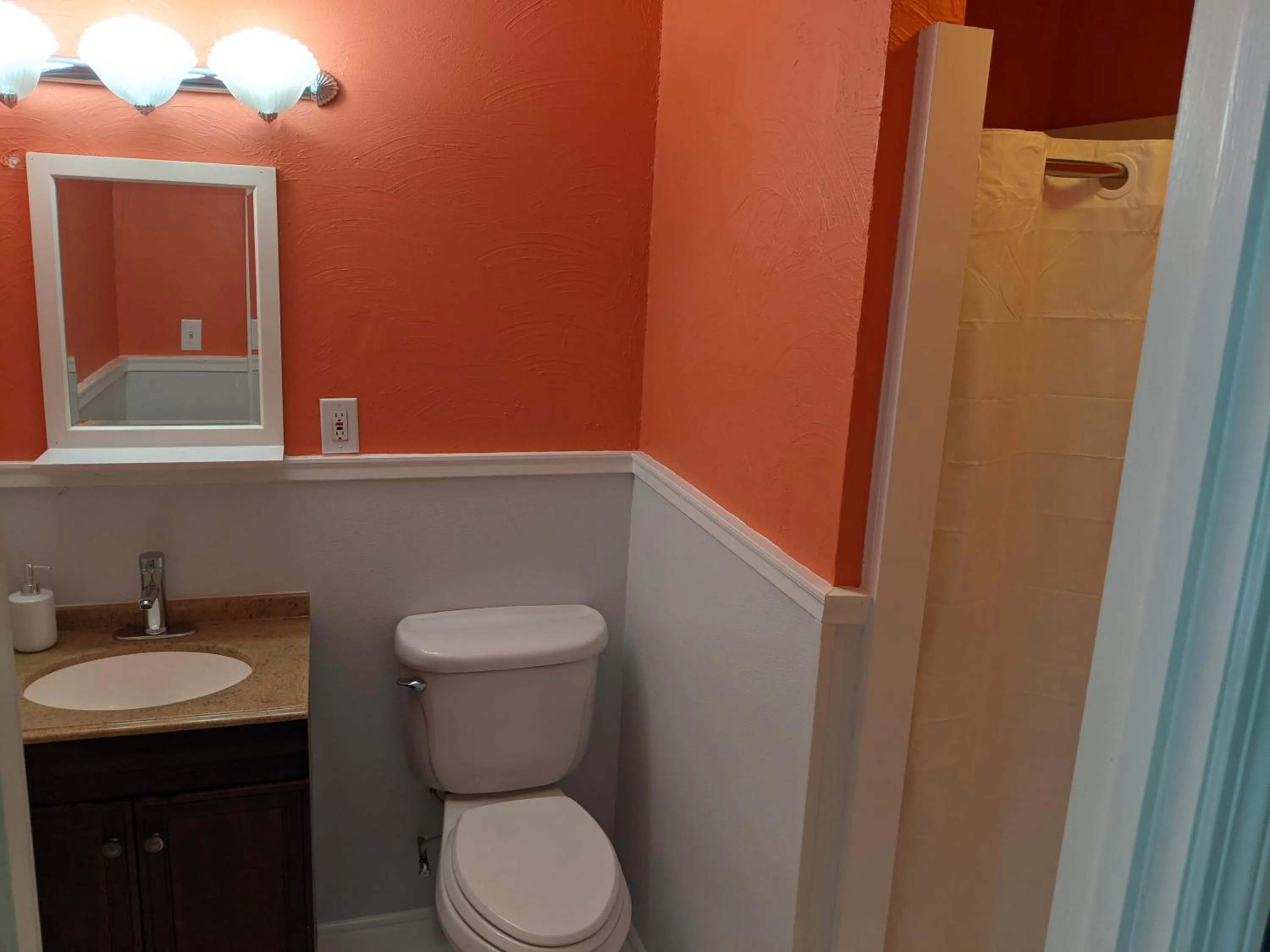 Riverboat Inn & Suites