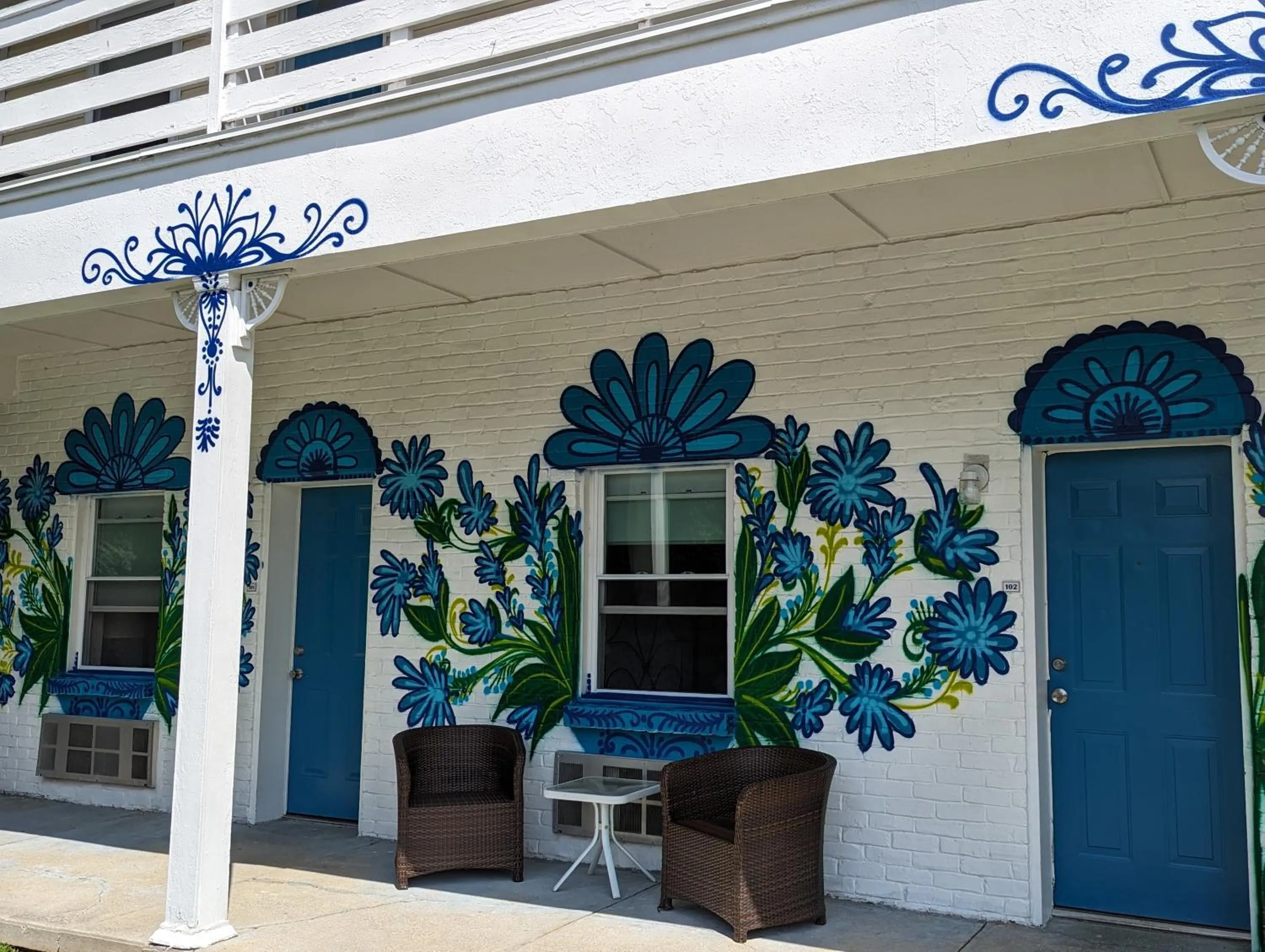 Property building in Riverboat Inn & Suites