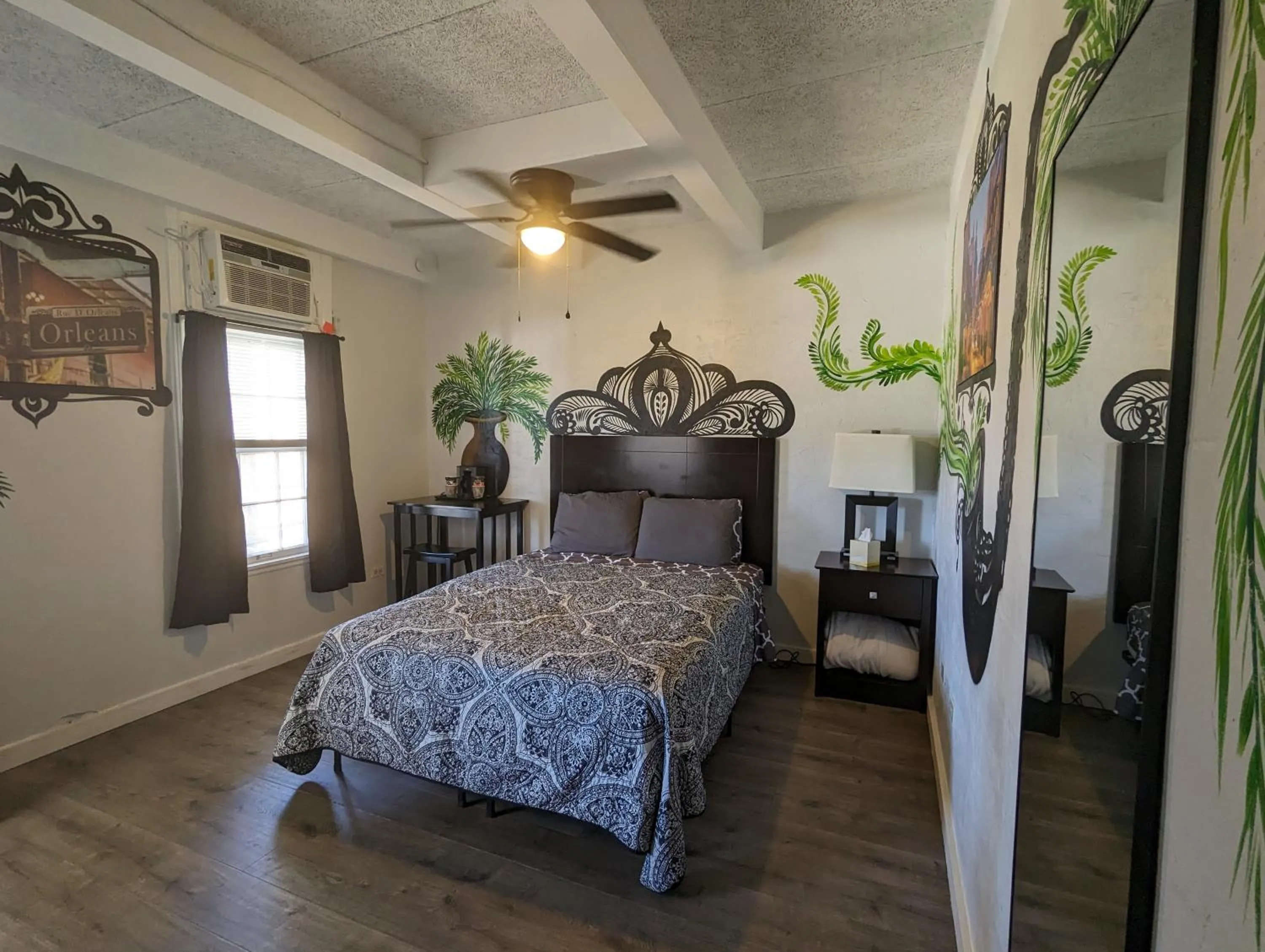 Bed in Riverboat Inn & Suites