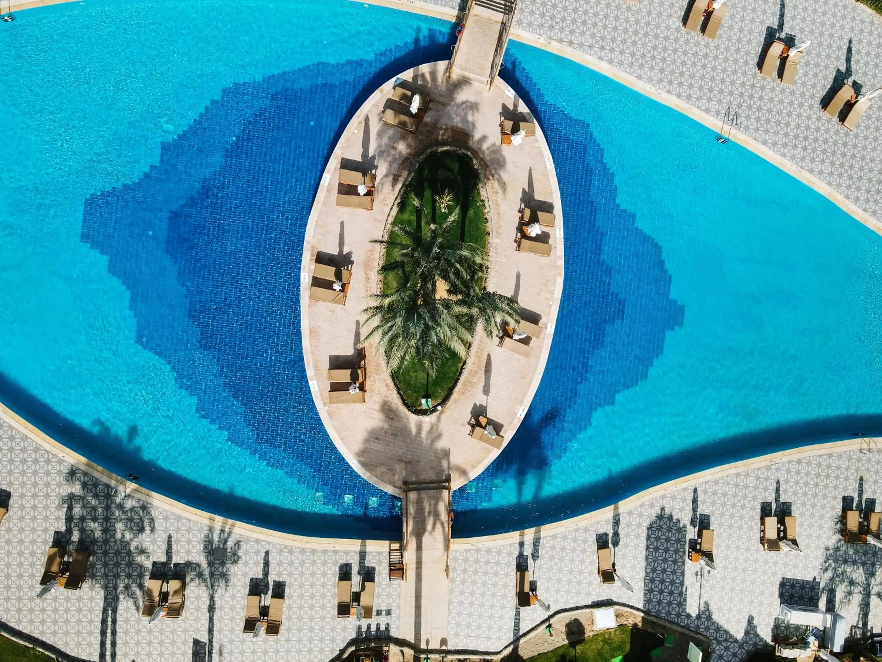 Swimming pool in Sentido Akassia Beach